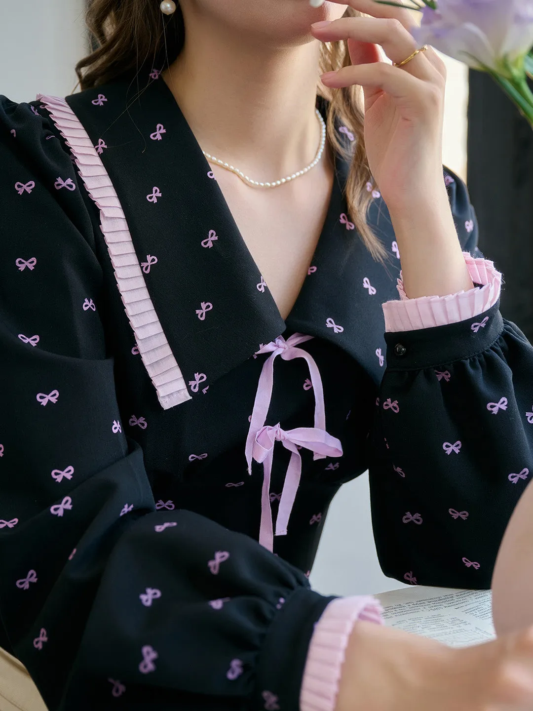 【Final Sale】Giselle V-neck Bow Contrasting Long Sleeve Blouse sold by Simple Retro product image thumbnail 2