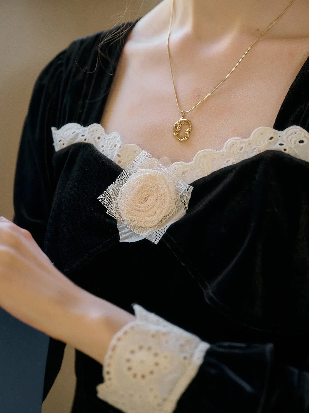 【Final Sale】Valentina Square Collar Rose Dress sold by Simple Retro product image thumbnail 2