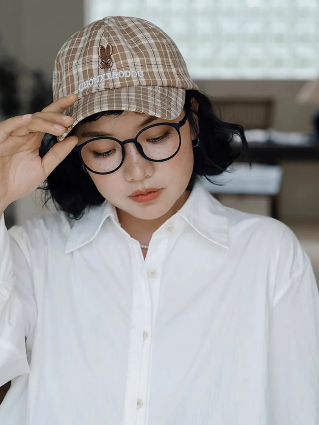 Chowxiaodou Embroidered Plaid Cap sold by Simple Retro product image thumbnail 4