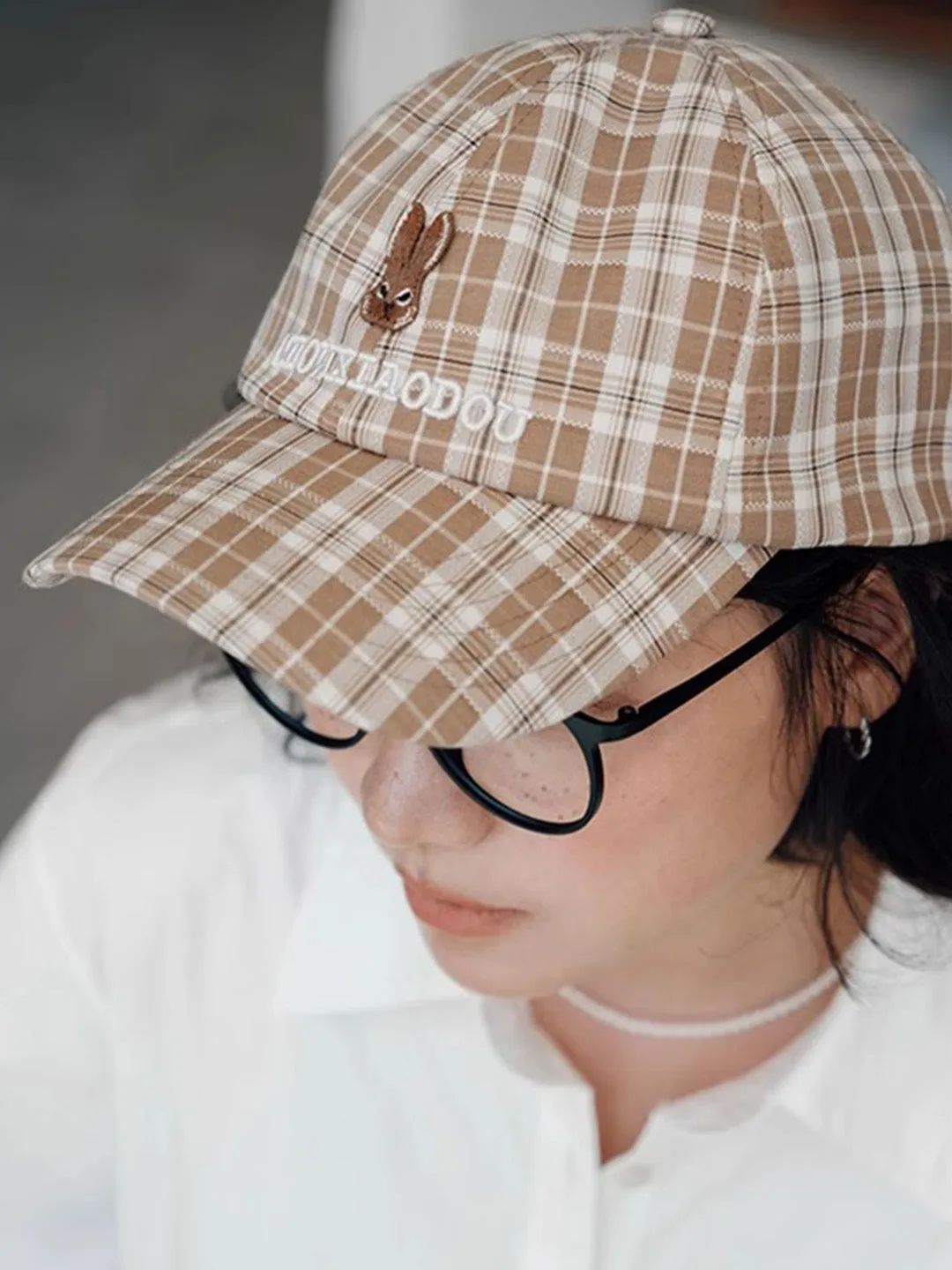 Chowxiaodou Embroidered Plaid Cap sold by Simple Retro product image thumbnail 3