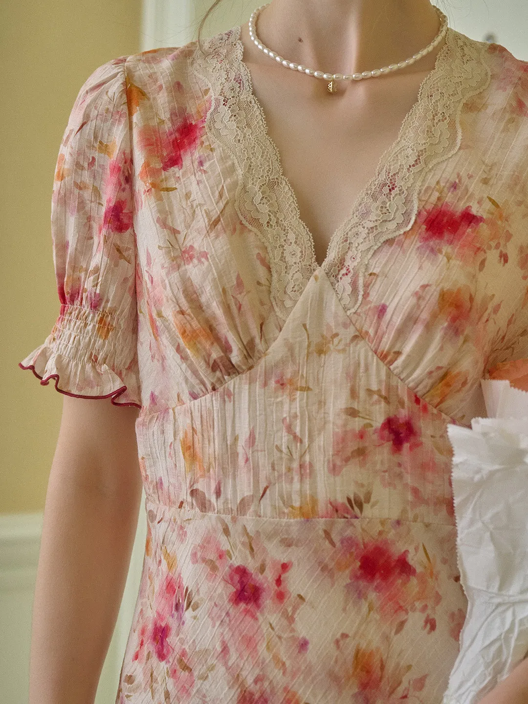 Amelia V-Neck Lace Floral Dress sold by Simple Retro product image thumbnail 3