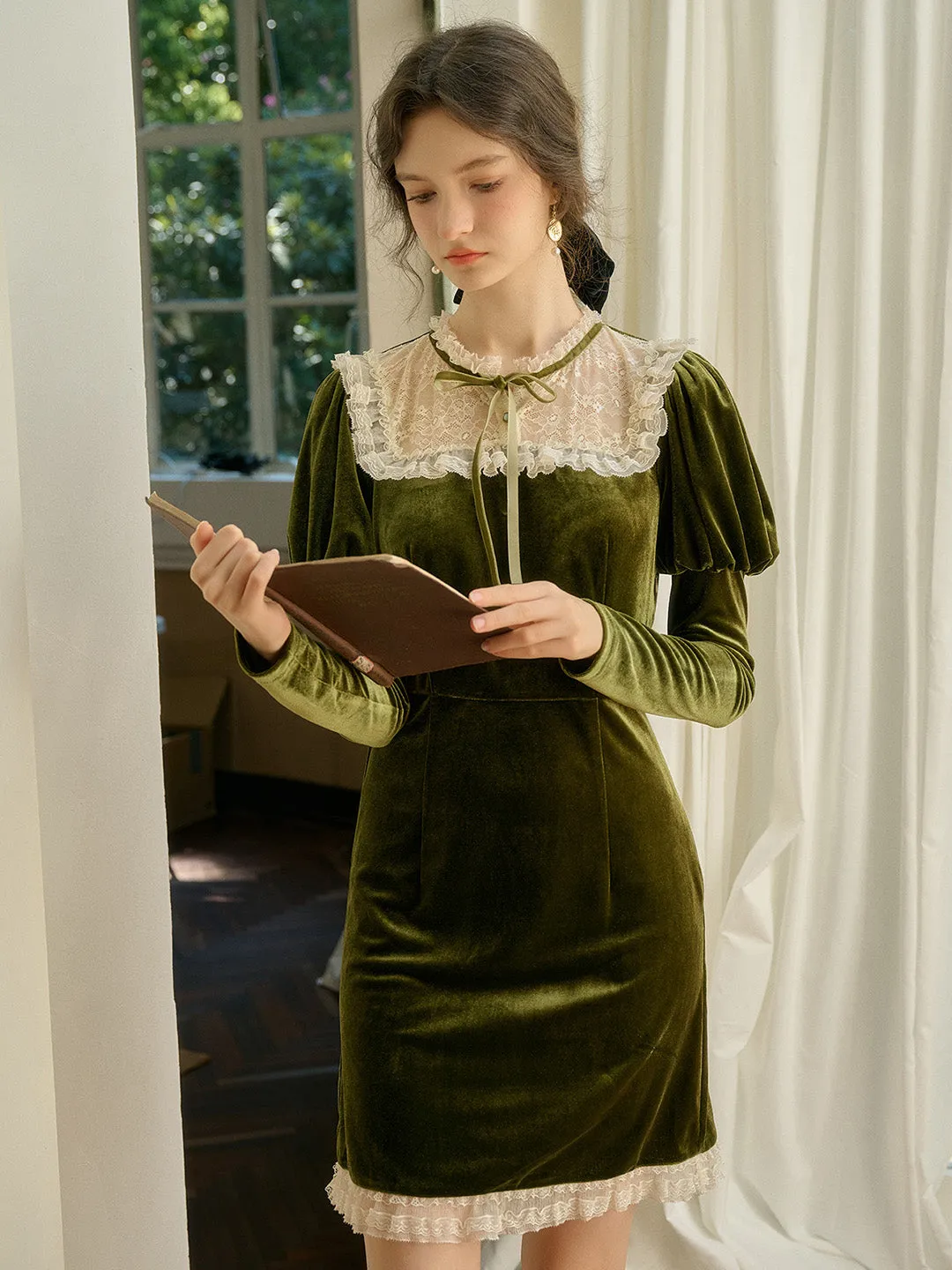 【Final Sale】Abigail Lace Collar Patchwork Knee Length Velvet Dress sold by Simple Retro product image thumbnail 4