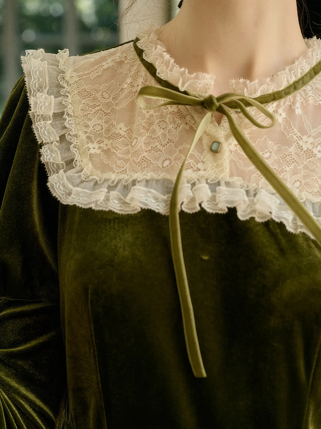 【Final Sale】Abigail Lace Collar Patchwork Knee Length Velvet Dress sold by Simple Retro product image thumbnail 2