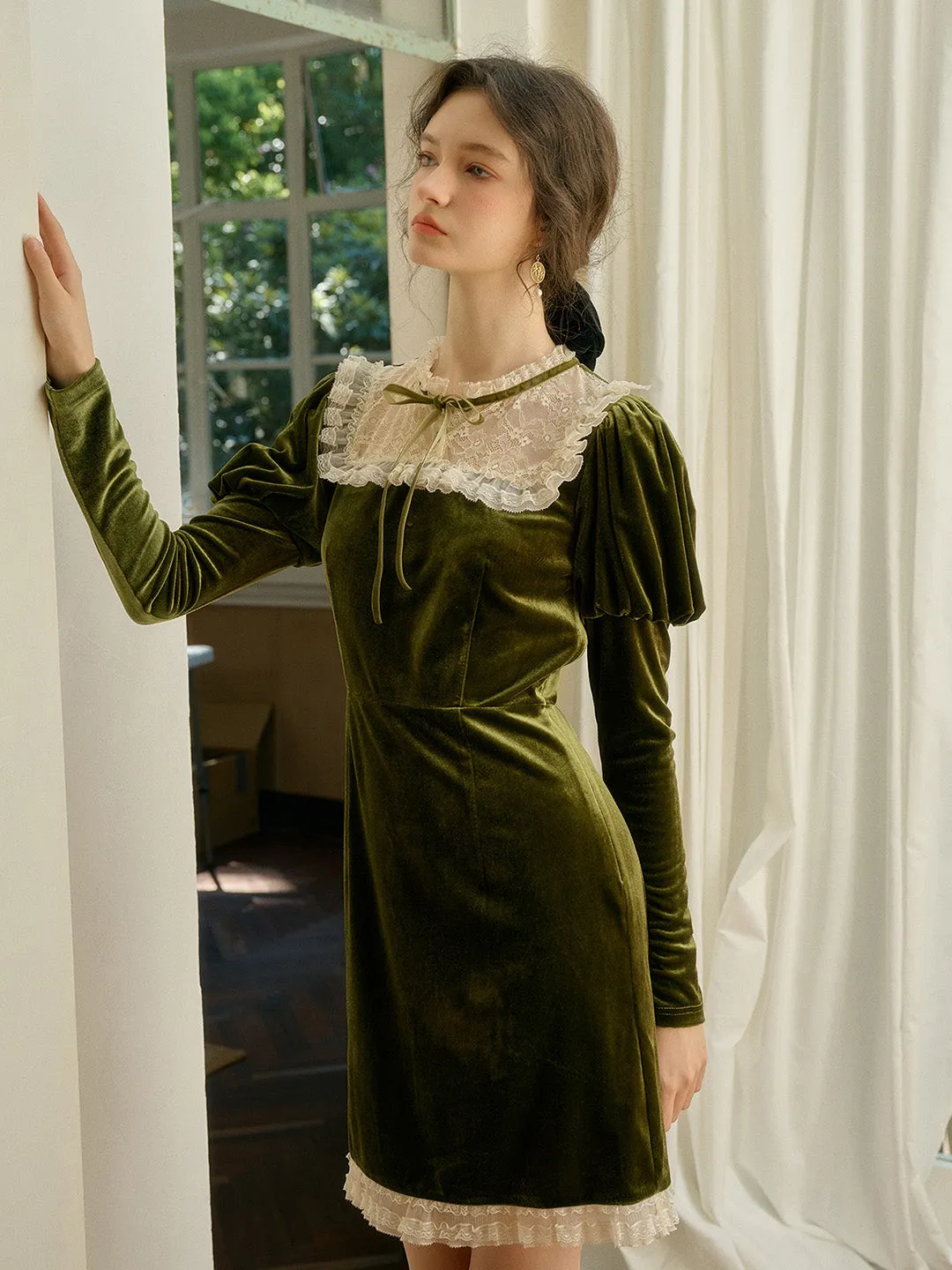 【Final Sale】Abigail Lace Collar Patchwork Knee Length Velvet Dress sold by Simple Retro product image thumbnail 3