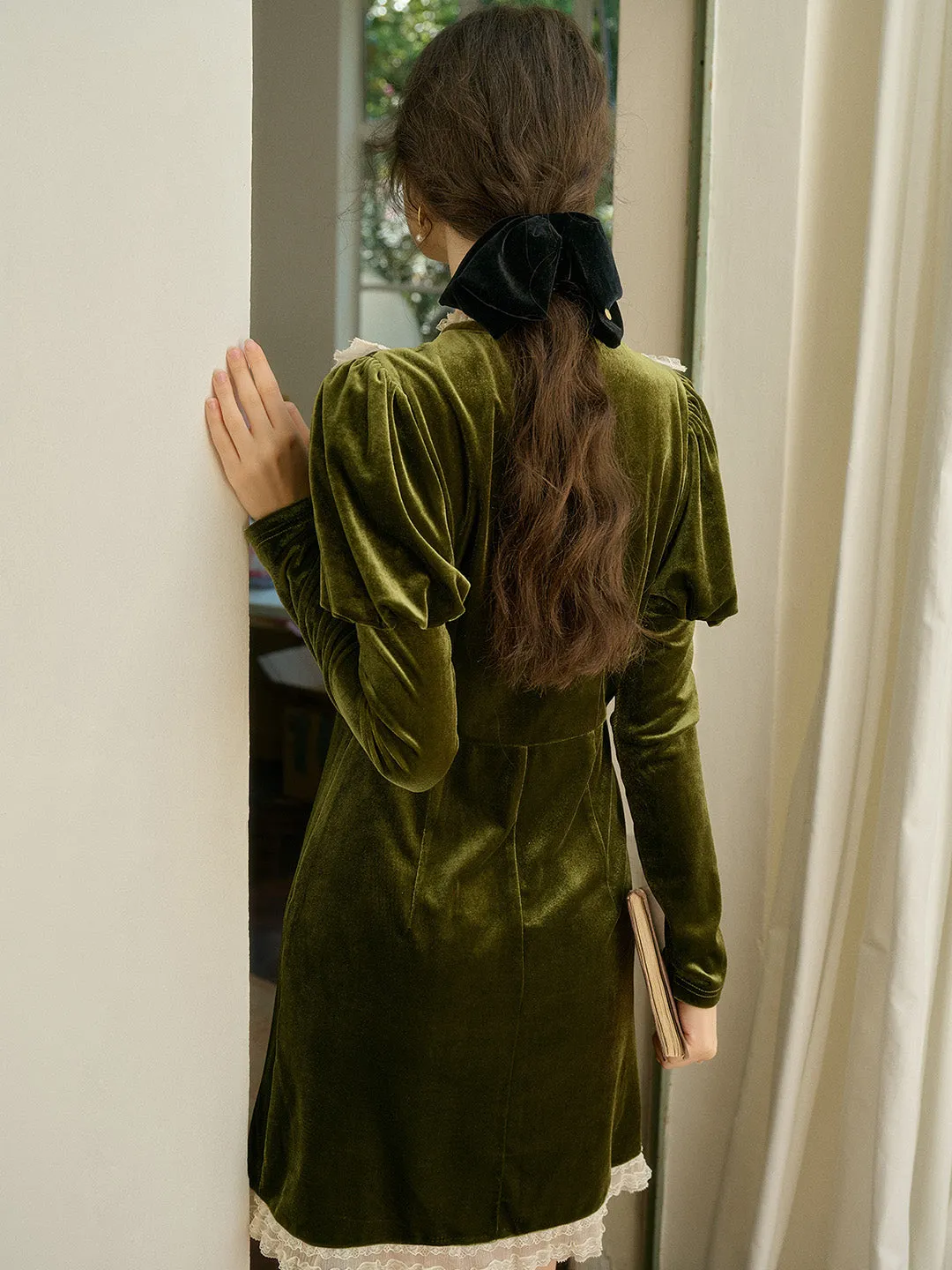 【Final Sale】Abigail Lace Collar Patchwork Knee Length Velvet Dress sold by Simple Retro product image thumbnail 5