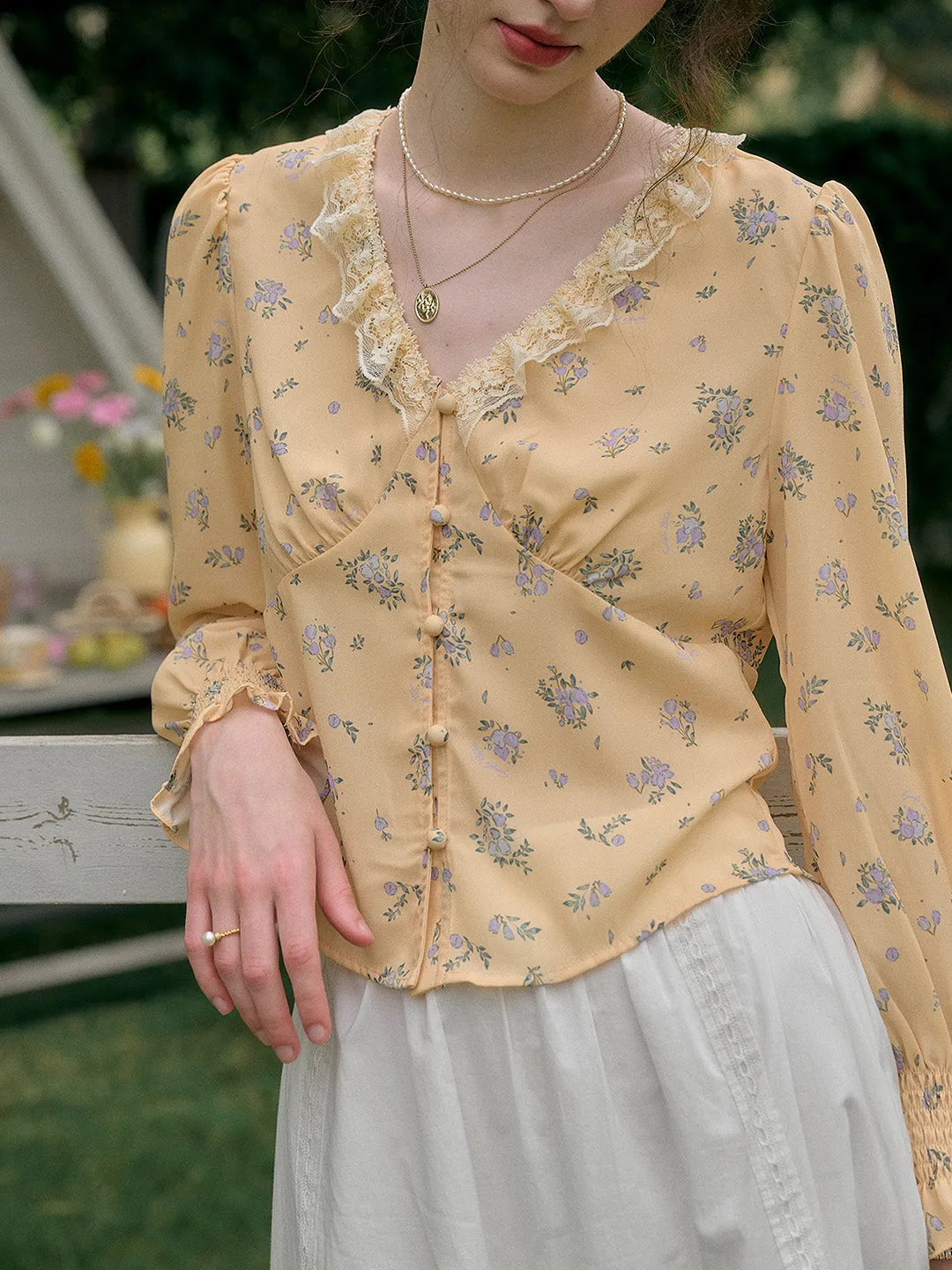 【Final Sale】Laurel V-Neck Floral Blouse sold by Simple Retro product image thumbnail 2