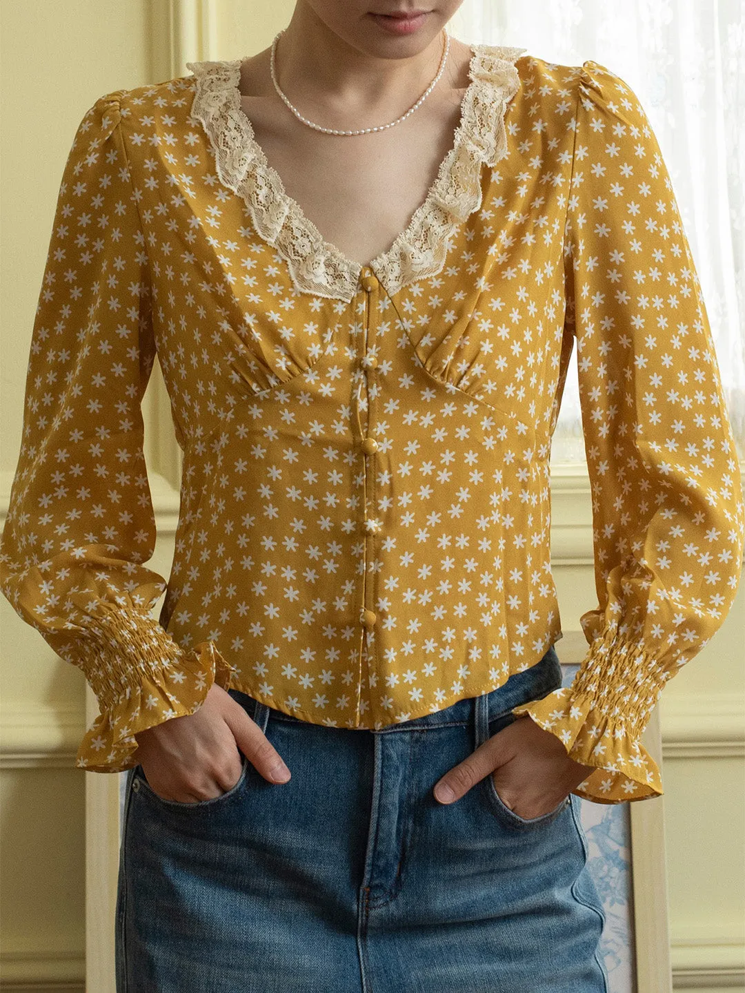 【Final Sale】Laurel V-Neck Floral Blouse sold by Simple Retro product image thumbnail 3