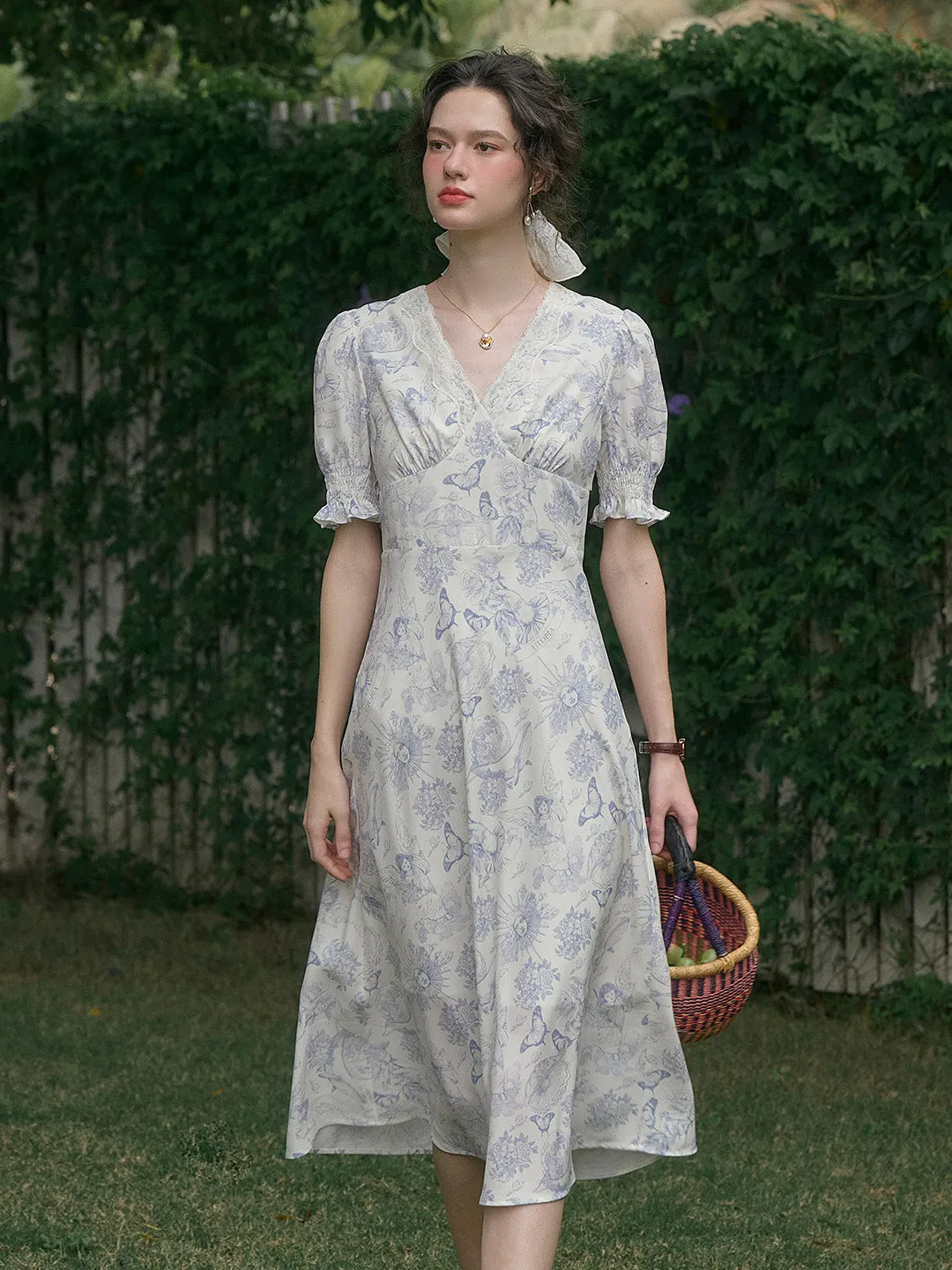 Stormi Charming V-neck Lace Trimmed Floral Print Dress sold by Simple Retro product image thumbnail 3