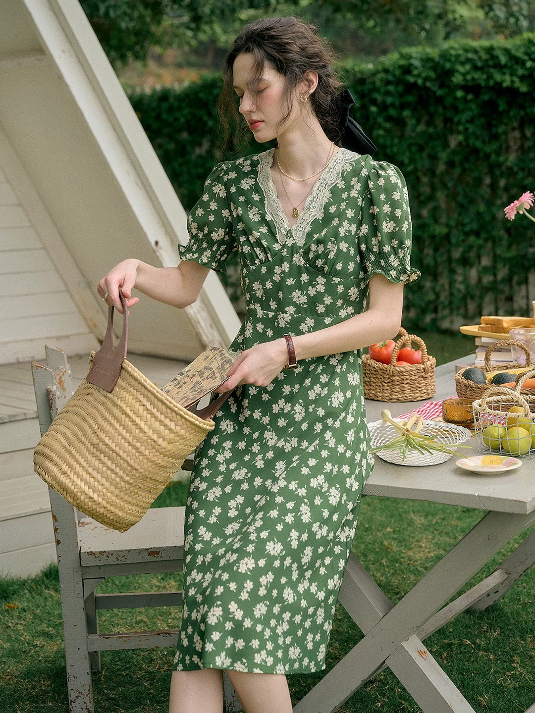 【Final Sale】Stormi Charming V-neck Lace Trimmed Floral Print Dress sold by Simple Retro product image thumbnail 3