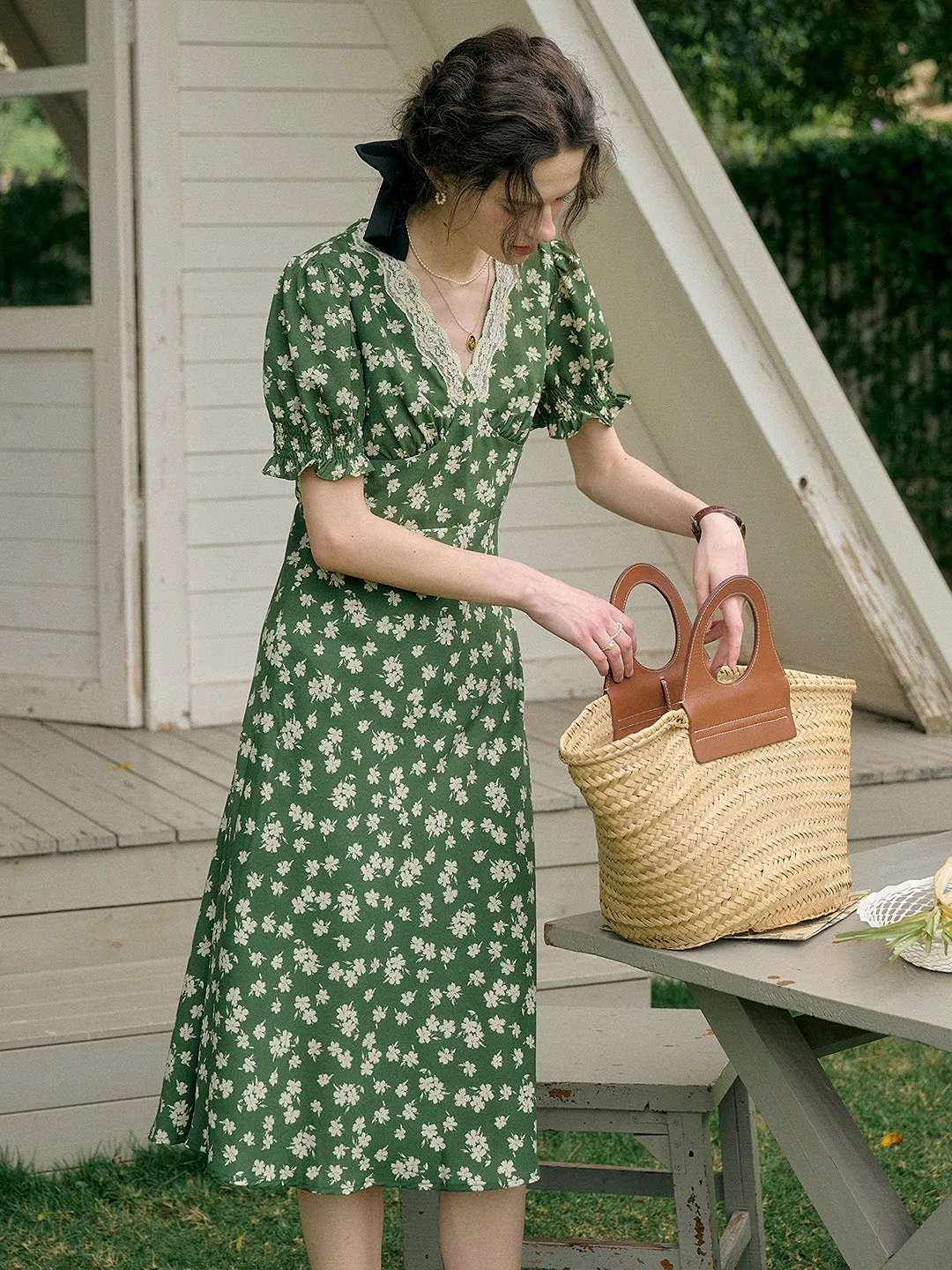 【Final Sale】Stormi Charming V-neck Lace Trimmed Floral Print Dress sold by Simple Retro product image thumbnail 4