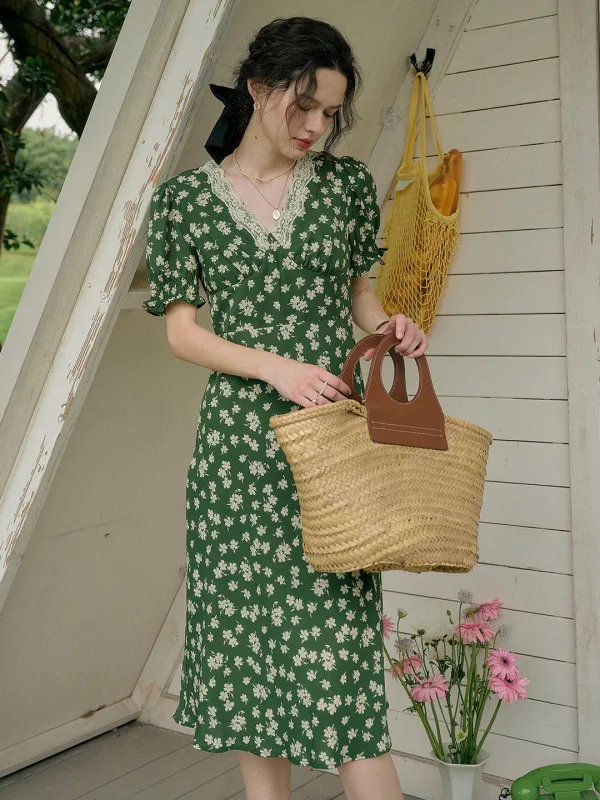 【Final Sale】Stormi Charming V-neck Lace Trimmed Floral Print Dress sold by Simple Retro