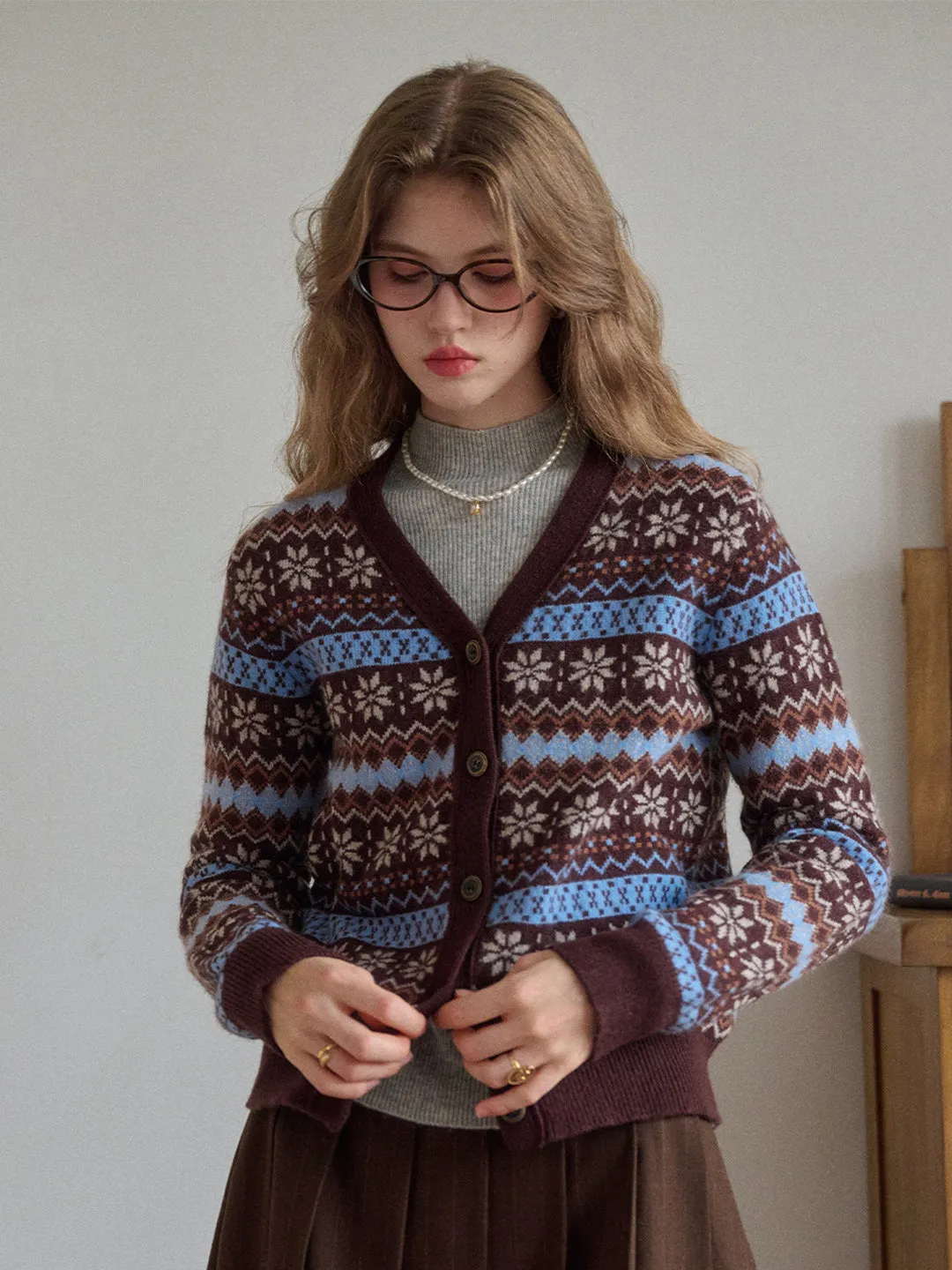 Scottie V-Neck Jacquard 100% Wool Cardigan sold by Simple Retro product image thumbnail 3