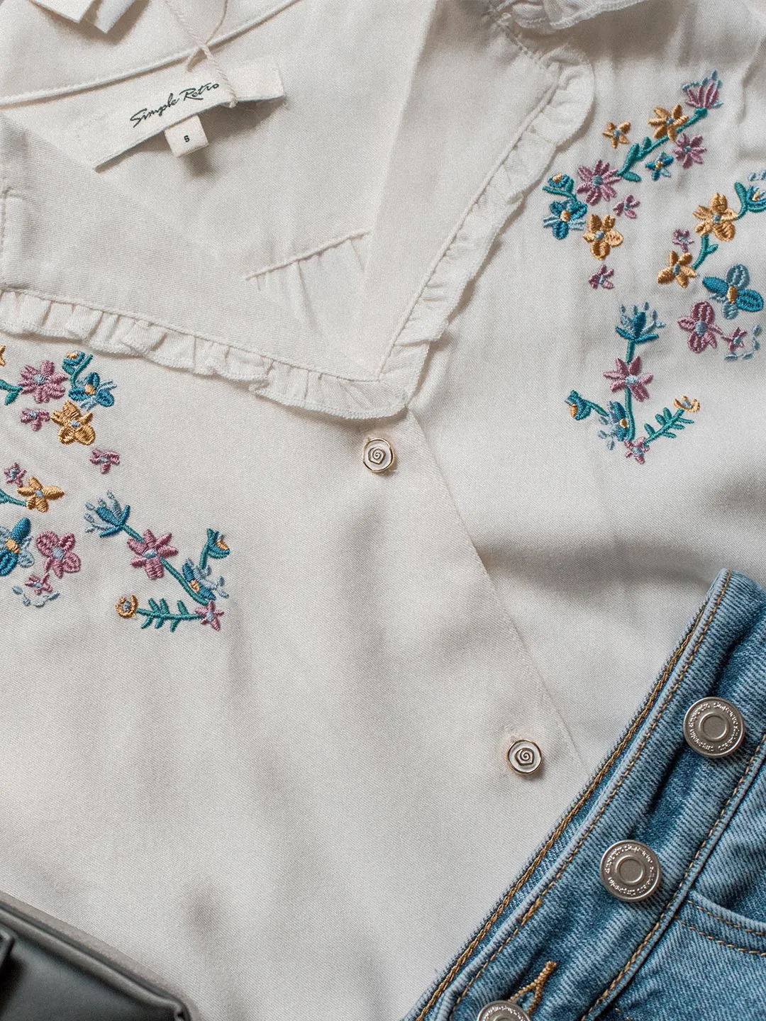 Alicia Floral Embroidery V-Neck Blouse White sold by Simple Retro product image thumbnail 4