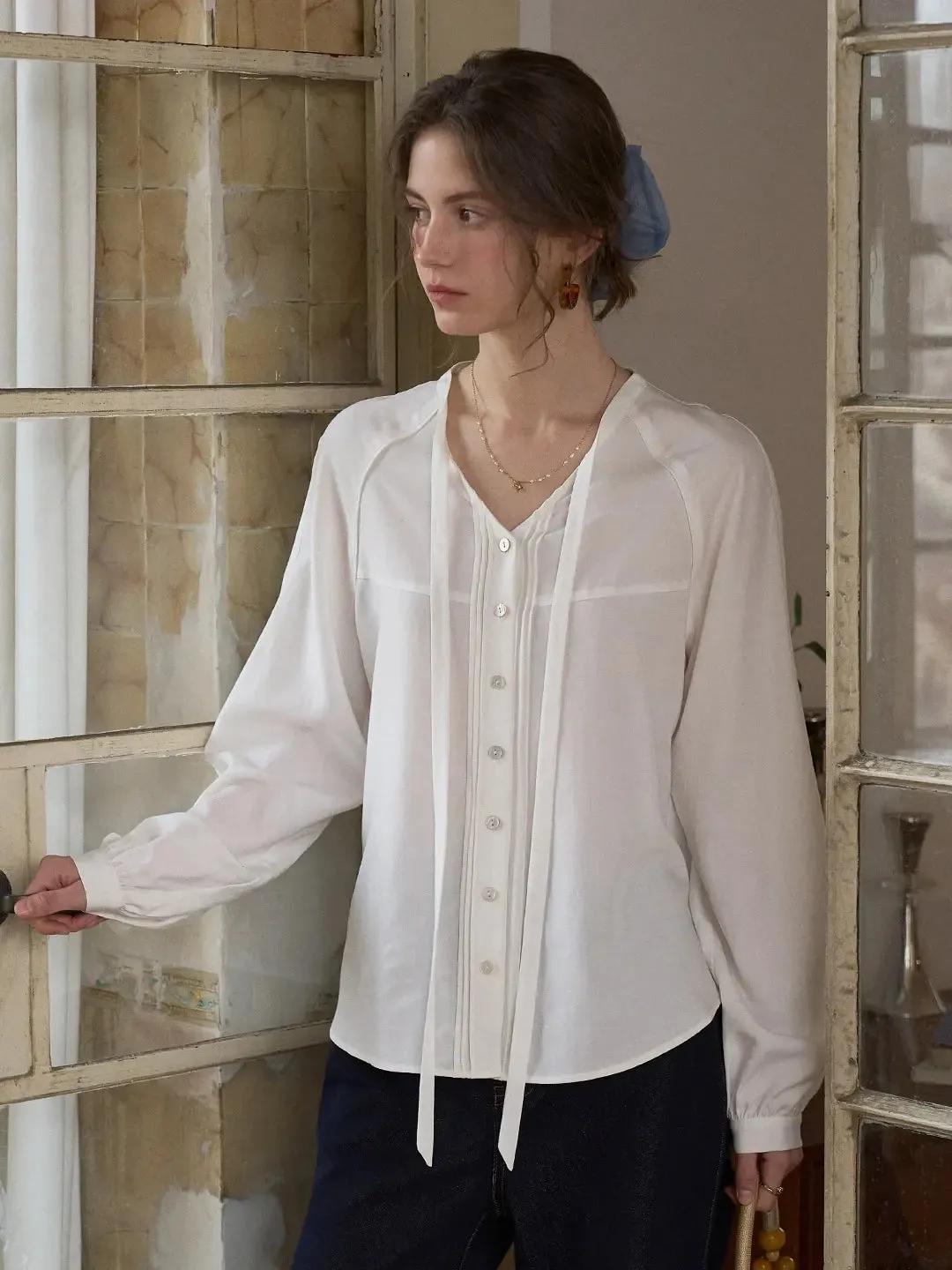 【Final Sale】Saoirse Tie Collar Linen Blouse sold by Simple Retro product image thumbnail 4