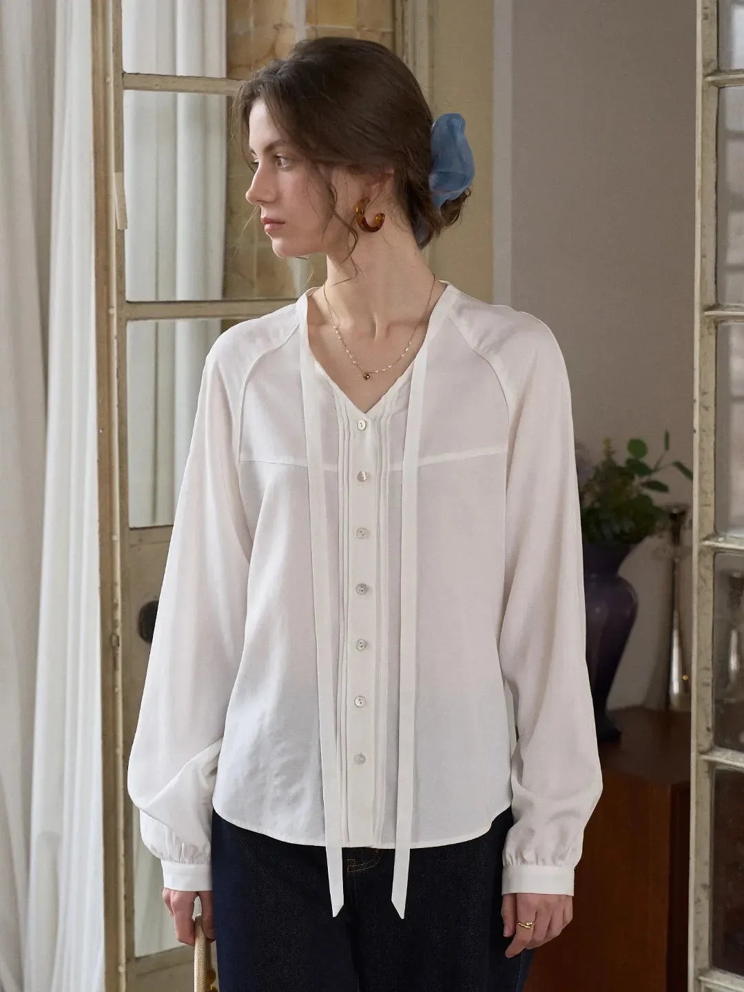 【Final Sale】Saoirse Tie Collar Linen Blouse sold by Simple Retro product image thumbnail 3