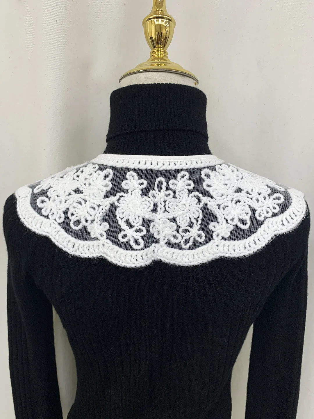 Carol White Detachable Collar sold by Simple Retro product image thumbnail 5