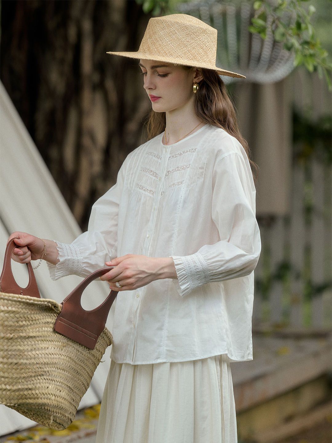 【Final Sale】daline Classic Crew Neck Lace Patchwork Cotton Blouse sold by Simple Retro product image thumbnail 4