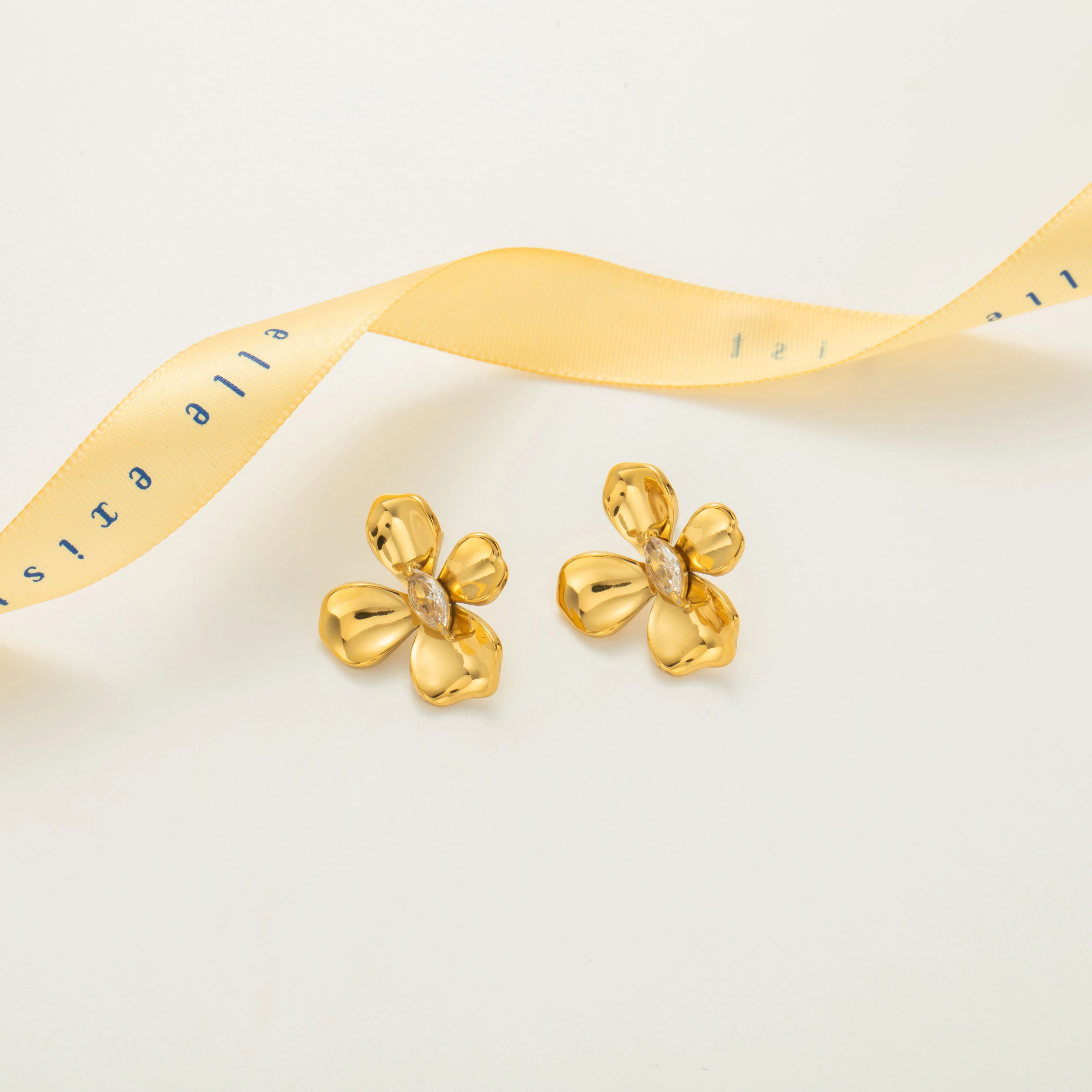 Lunara sold by Elleexist