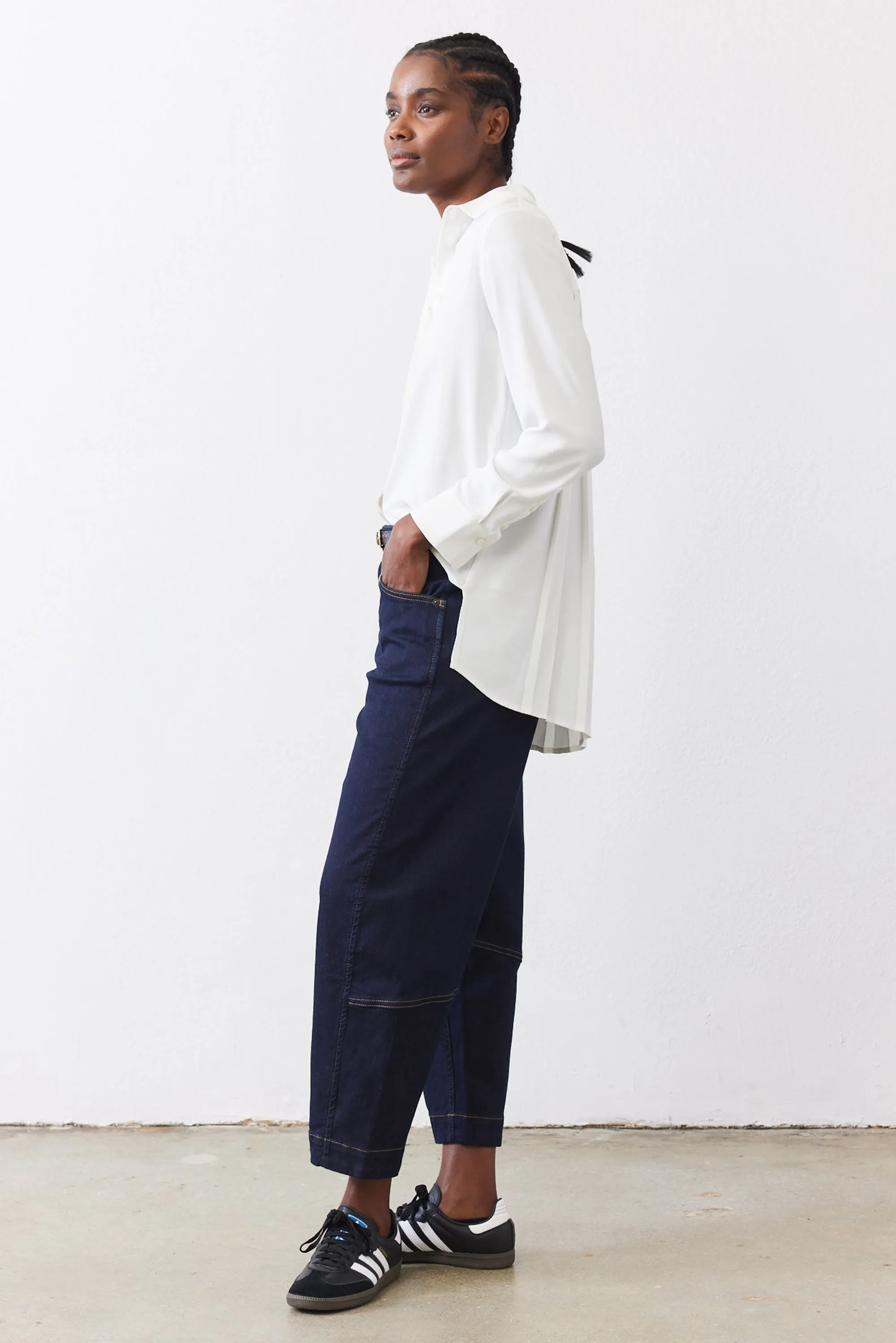 The Petite Ultimate Barrel Leg Jeans 2.0 sold by Ruti product image thumbnail 4