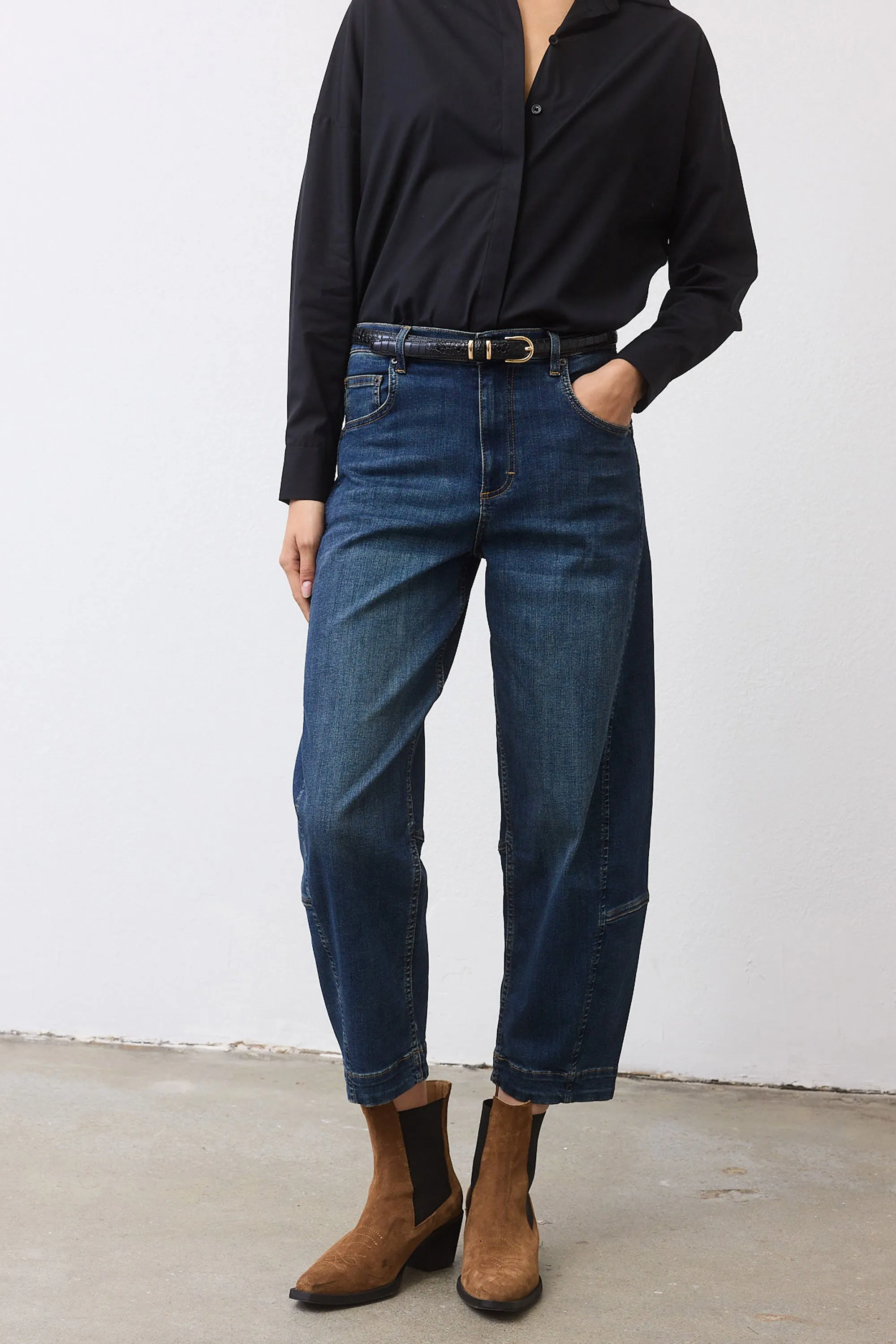 The Petite Ultimate Barrel Leg Jeans 2.0 sold by Ruti product image thumbnail 3