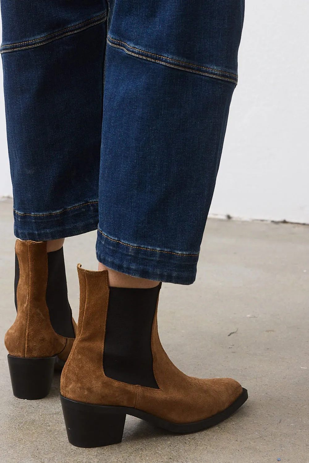 The Petite Ultimate Barrel Leg Jeans 2.0 sold by Ruti product image thumbnail 5