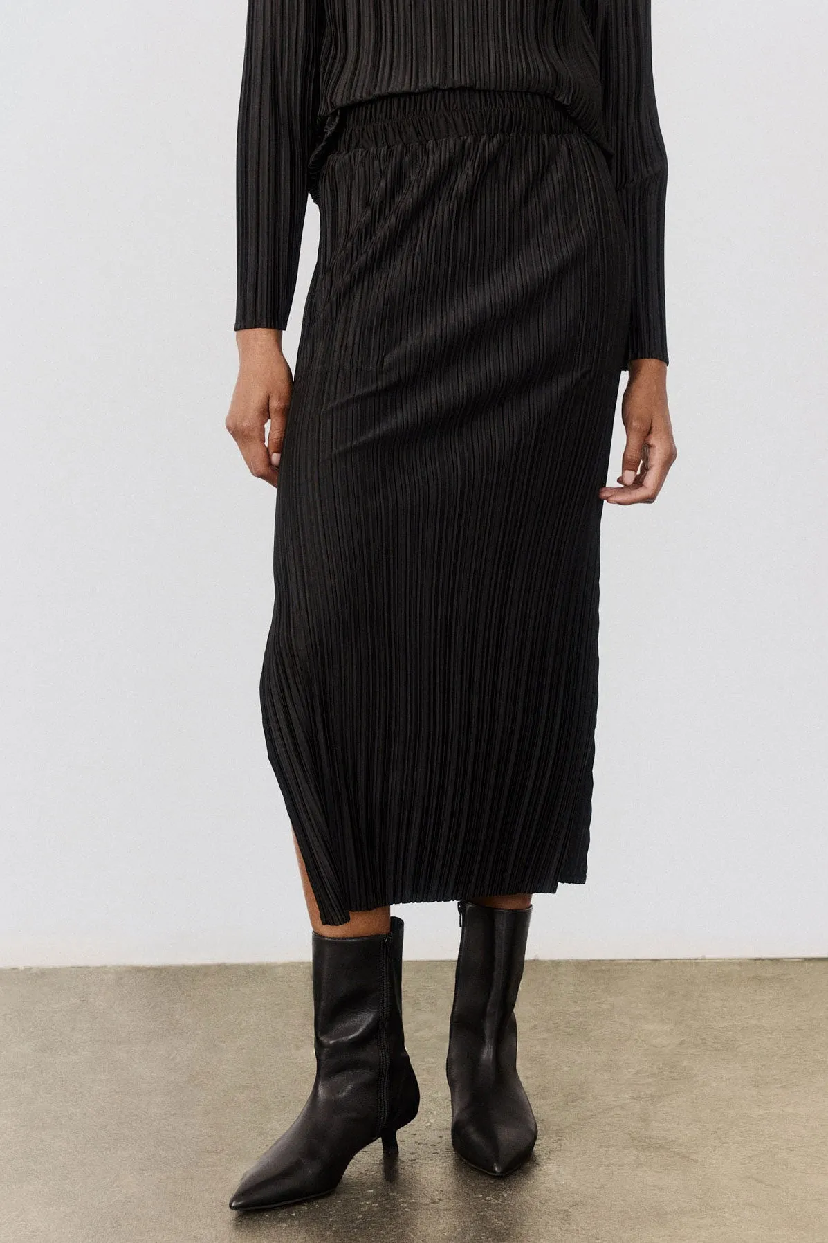 Relaxed Pleated Skirt sold by Ruti product image thumbnail 5