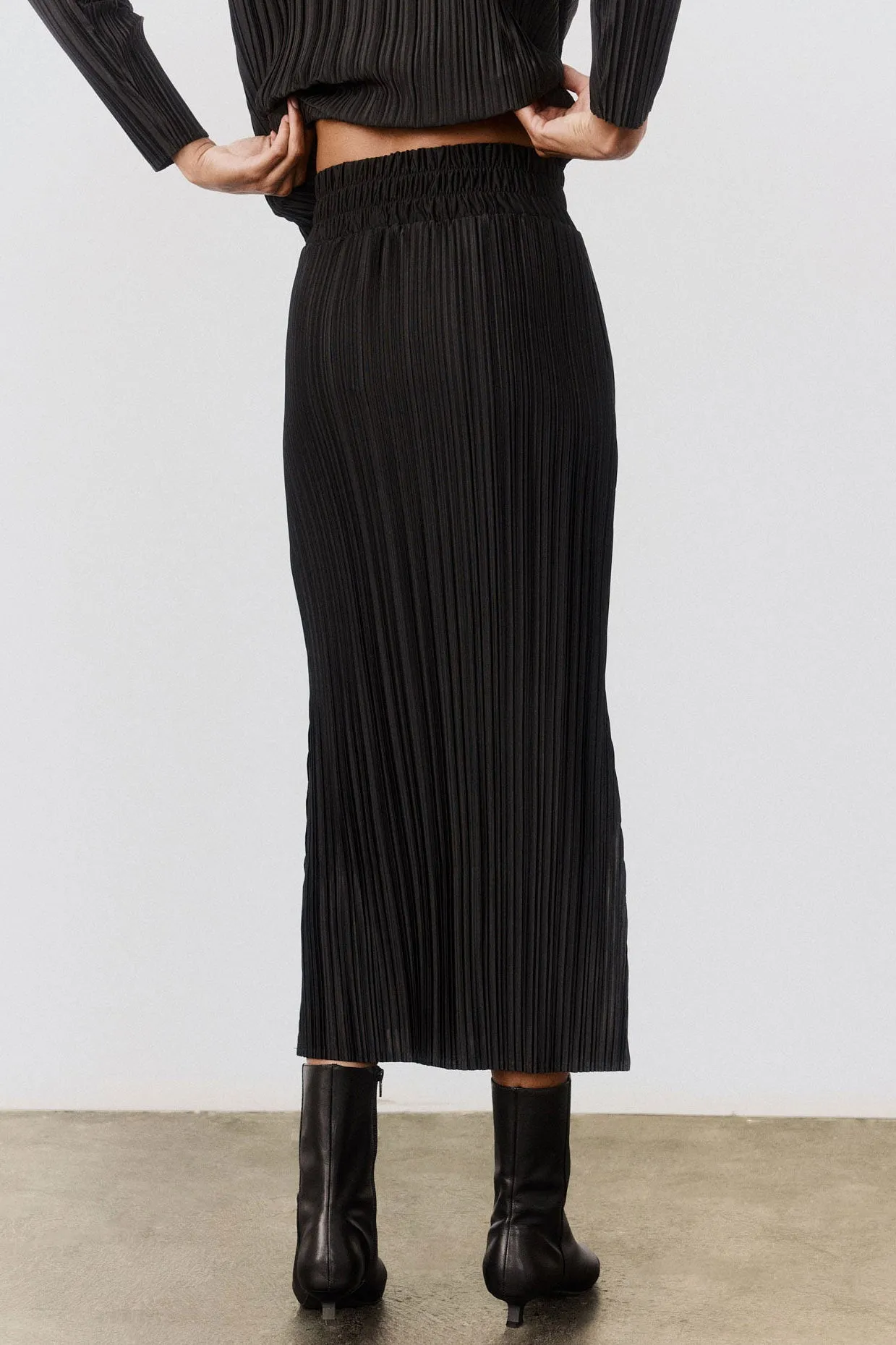 Relaxed Pleated Skirt sold by Ruti product image thumbnail 3