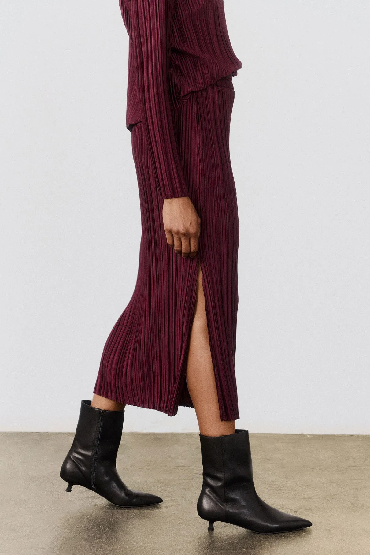 Relaxed Pleated Skirt sold by Ruti product image thumbnail 5