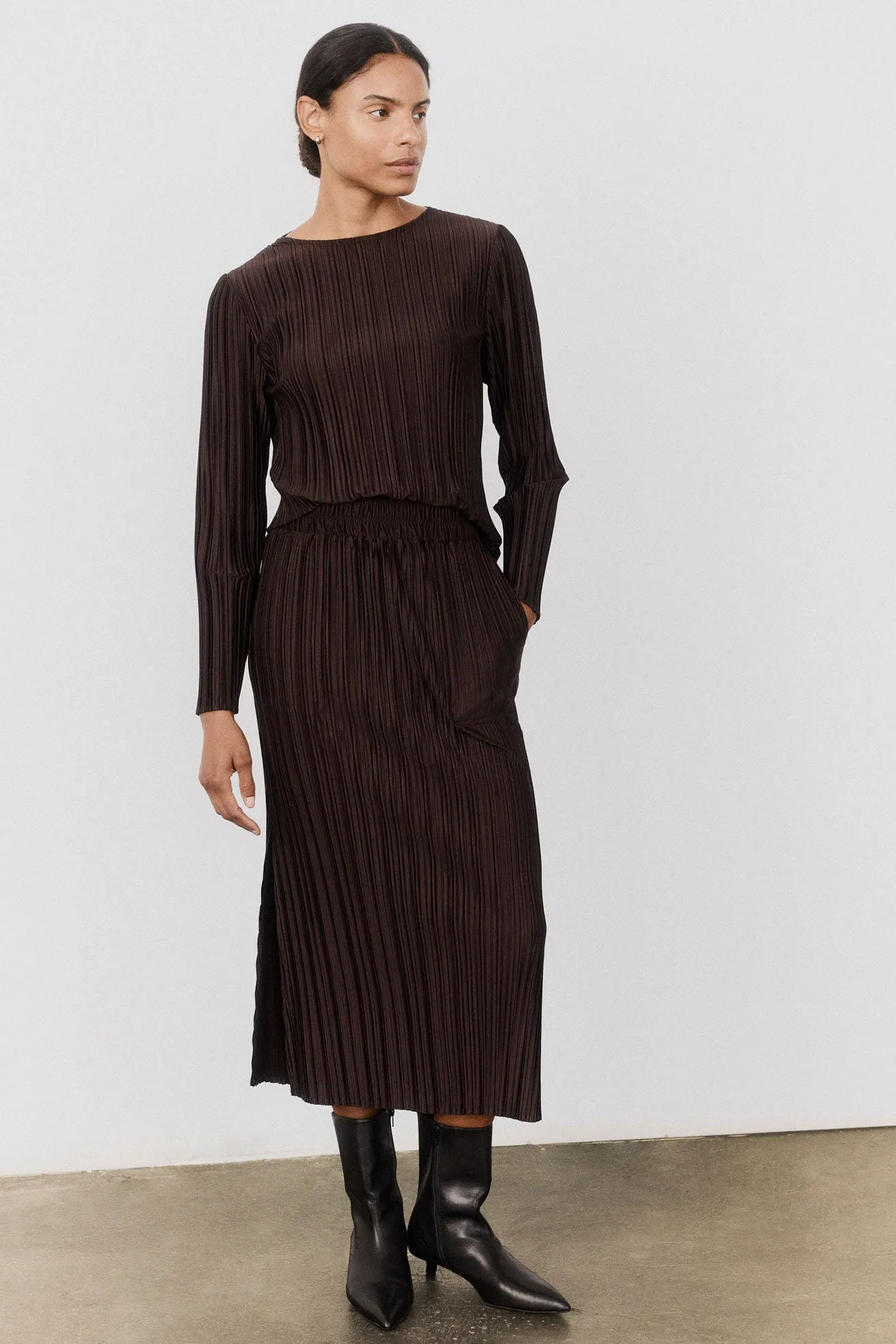 Relaxed Pleated Skirt sold by Ruti product image thumbnail 5