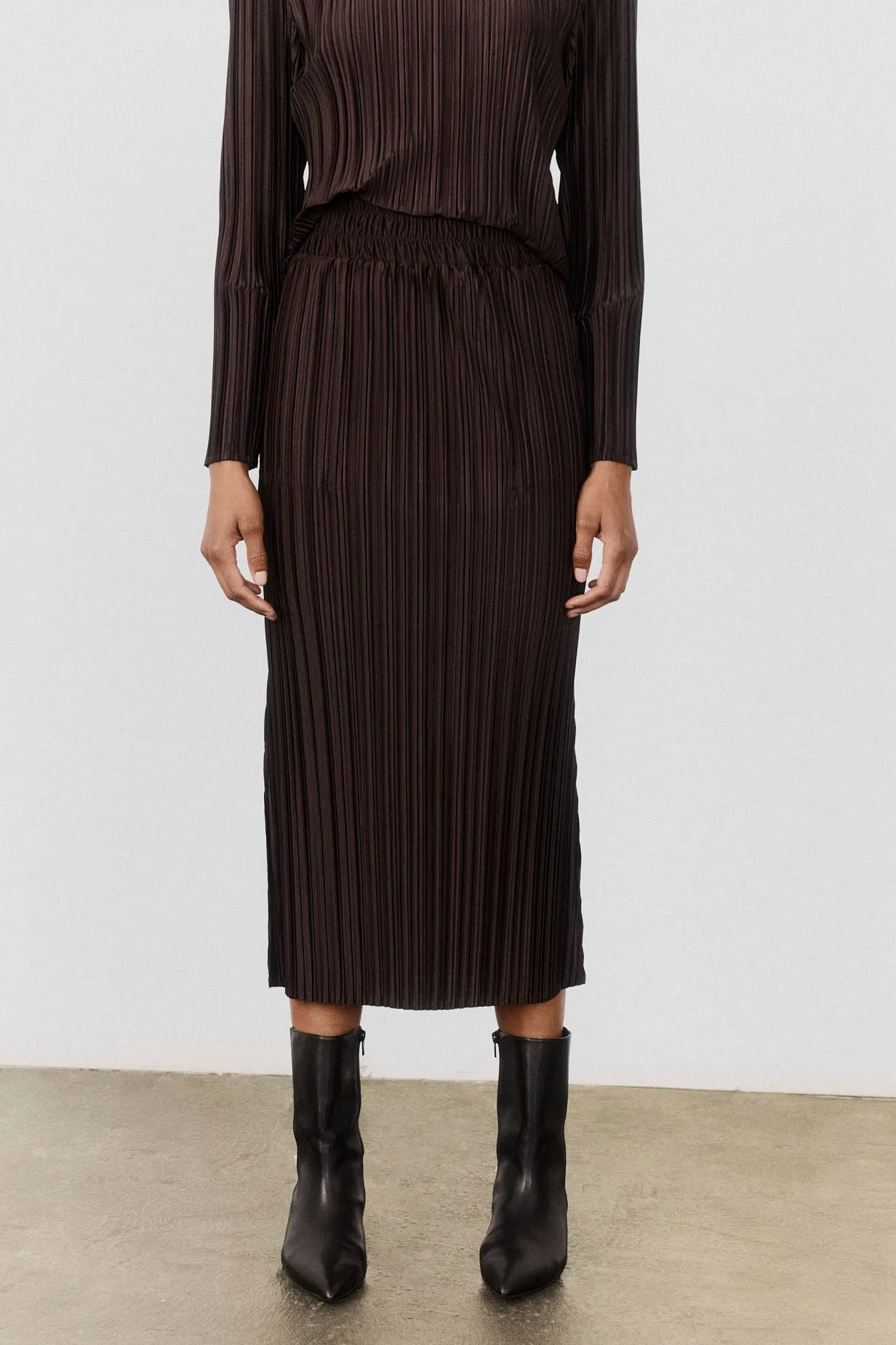 Relaxed Pleated Skirt sold by Ruti product image thumbnail 3