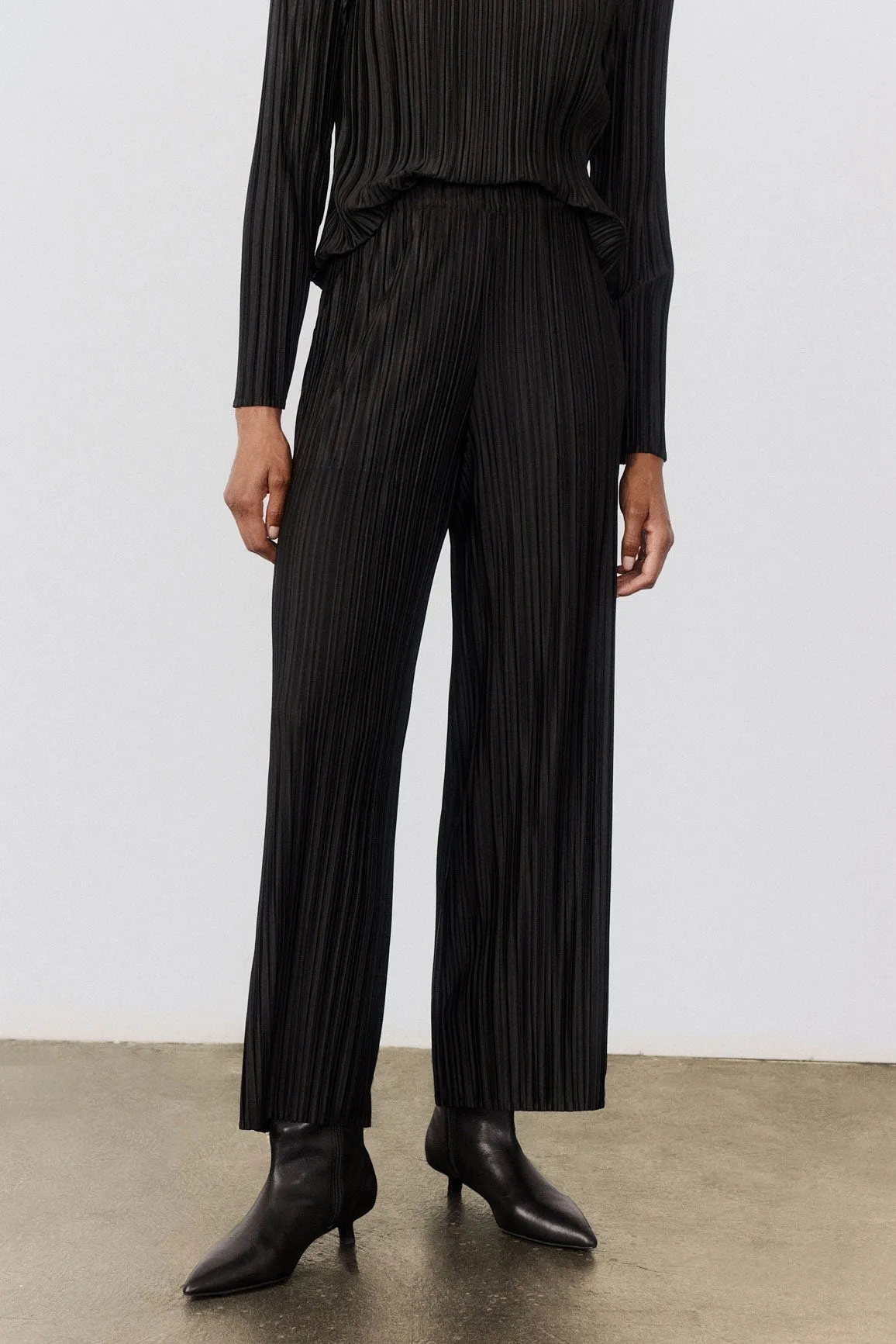 Relaxed Pleated Pants sold by Ruti