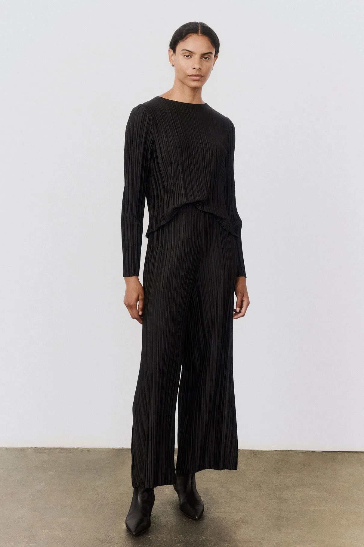 Relaxed Pleated Pants sold by Ruti product image thumbnail 5