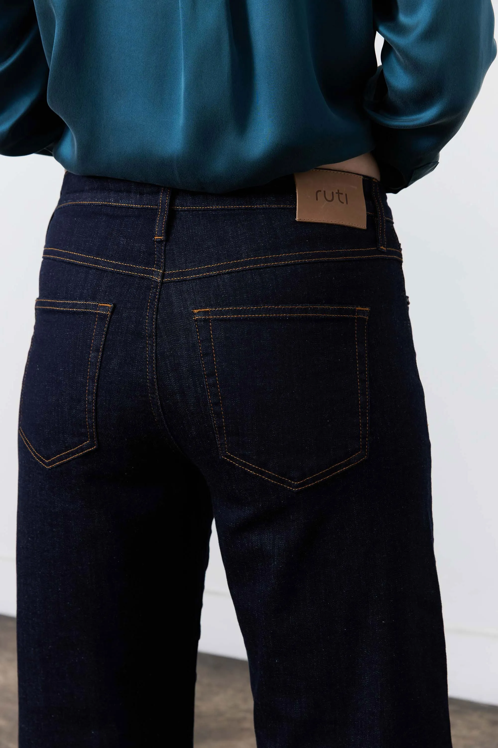 The Classic Barrel Leg Jeans sold by Ruti product image thumbnail 4