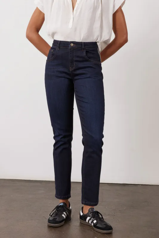 The Iconic Fitted Jeans 2.0 sold by Ruti