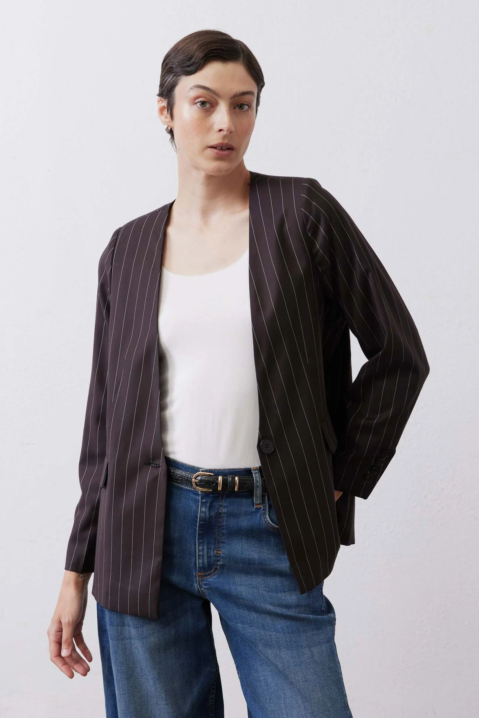 The Anywhere Blazer sold by Ruti product image thumbnail 2