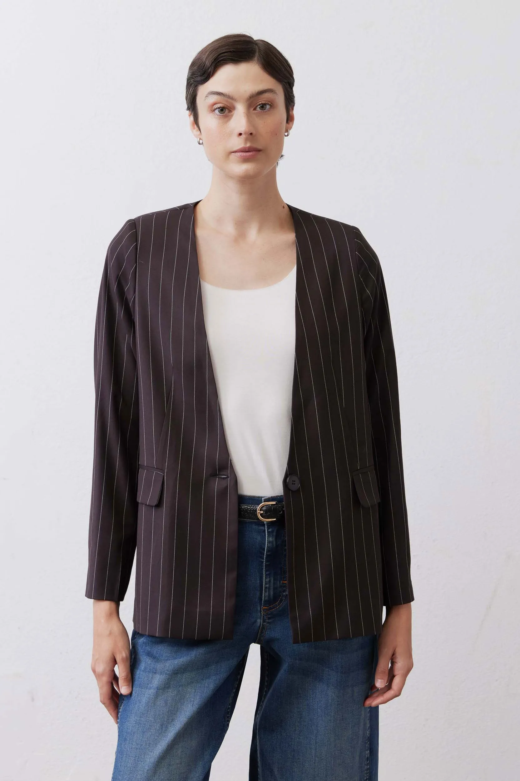 The Anywhere Blazer sold by Ruti product image thumbnail 5