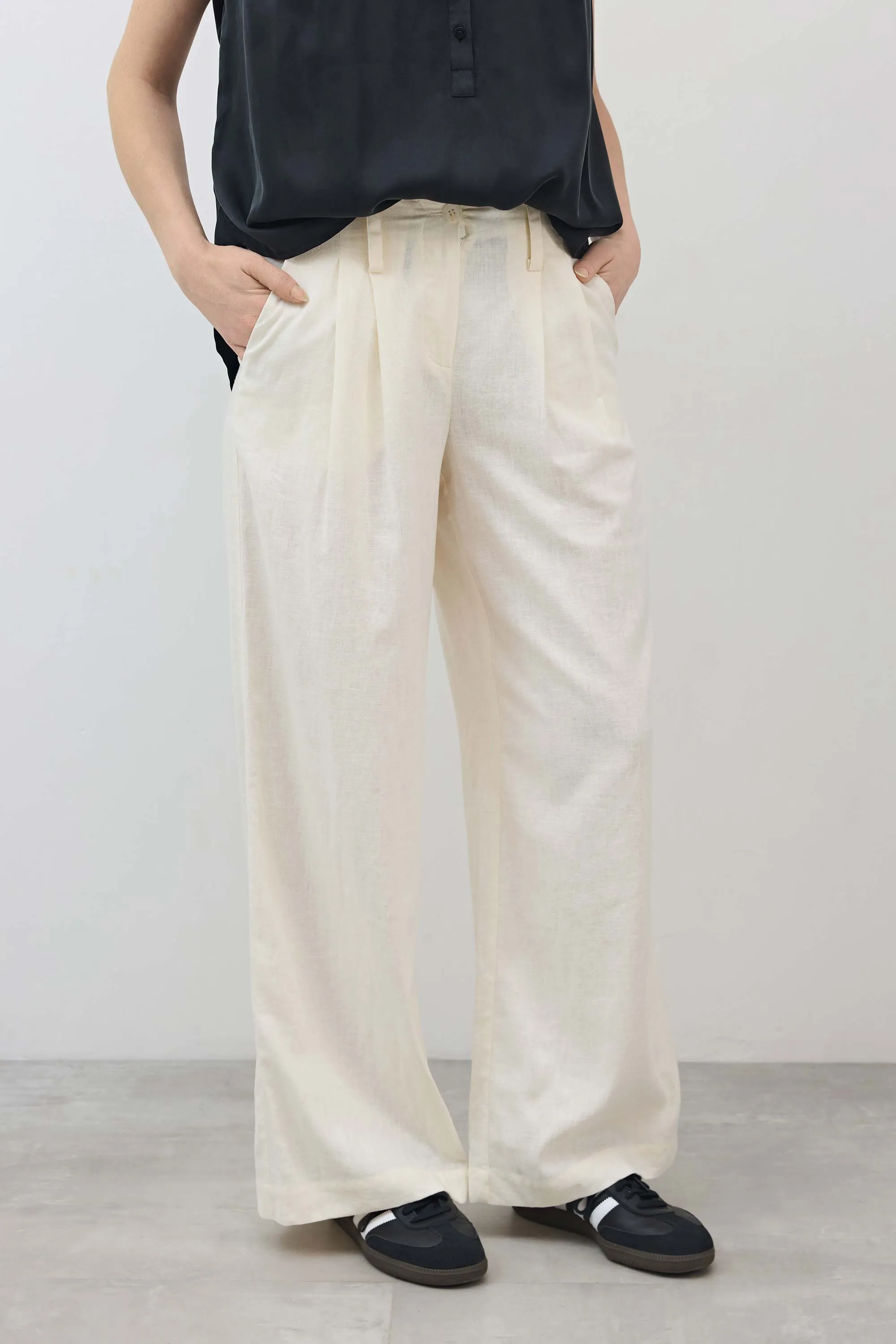 The Wide Leg Linen Trousers sold by Ruti