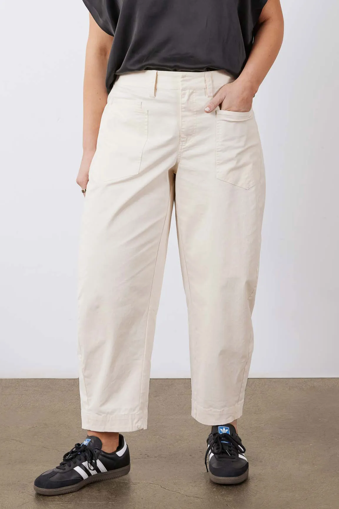 The Slouchy Soft Twill Pants With Elastic sold by Ruti