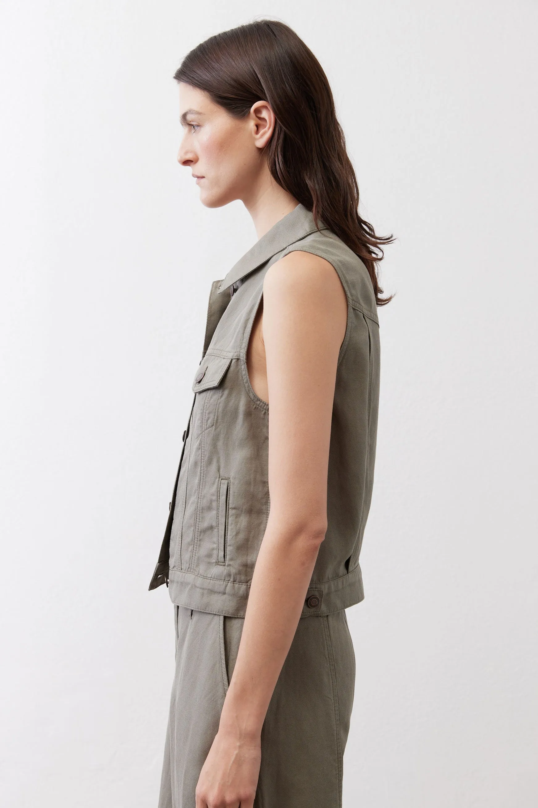 The Cropped Task Vest sold by Ruti product image thumbnail 5