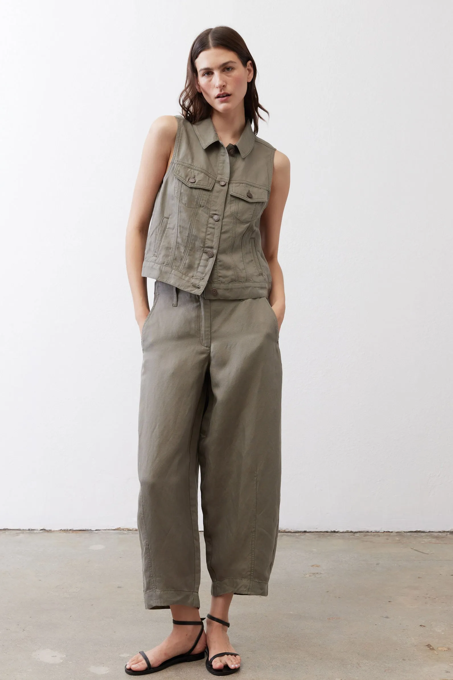 The Cropped Task Vest sold by Ruti product image thumbnail 3