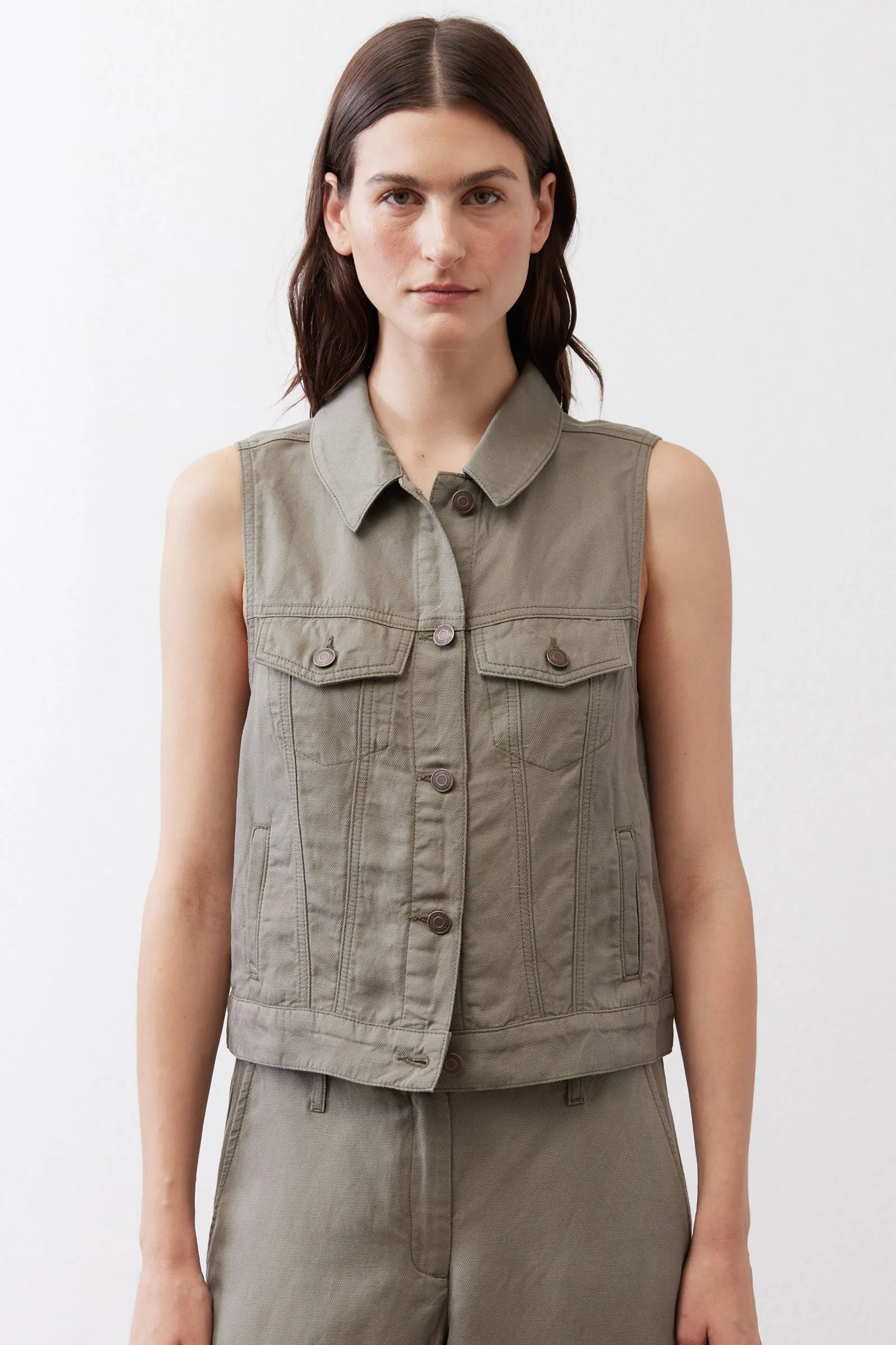 The Cropped Task Vest sold by Ruti product image thumbnail 4
