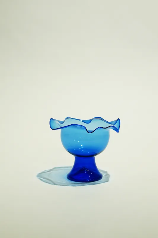 LIGHT GLASS VASE-90 NR-KR-395 Lauscha VINTAGE FLOWERVASE sold by SwTRAS