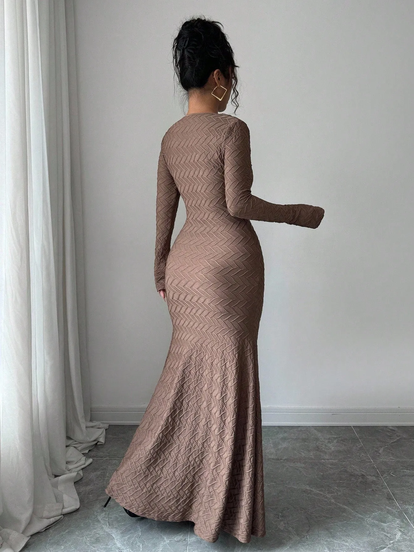 Rafferiza Women's Elegant And Fashionable Waist Round Neck Shoulder Pleated Brown Solid Color Texture Characteristic Pleated Tight Fishtail Skirt Women's Long Sleeve Maxi FD sold by Negative product image thumbnail 2