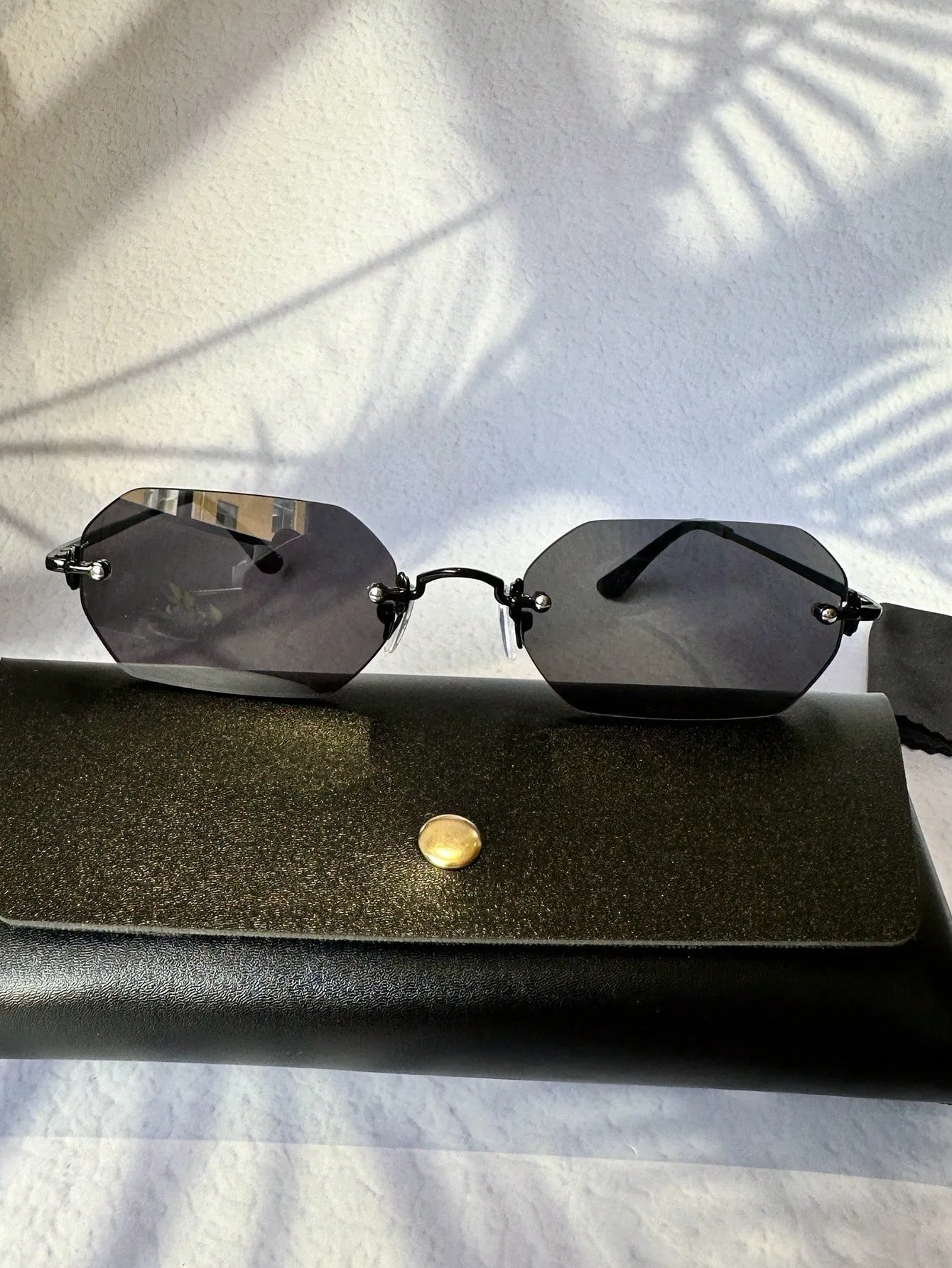 1pc Women's Geometric Pattern Copper Alloy Frameless Sunglasses, Fashionable And Sunshade, Suitable For Daily Clothing, Color Matching, Beach Vacation, Swimming Pool, Party, Casual Wear (With Glasses Box, Cleaning Cloth, Eyeglasses String) FD sold by Negative product image thumbnail 5