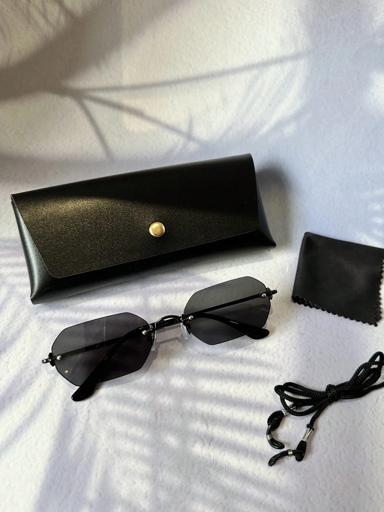1pc Women's Geometric Pattern Copper Alloy Frameless Sunglasses, Fashionable And Sunshade, Suitable For Daily Clothing, Color Matching, Beach Vacation, Swimming Pool, Party, Casual Wear (With Glasses Box, Cleaning Cloth, Eyeglasses String) FD sold by Negative product image thumbnail 2