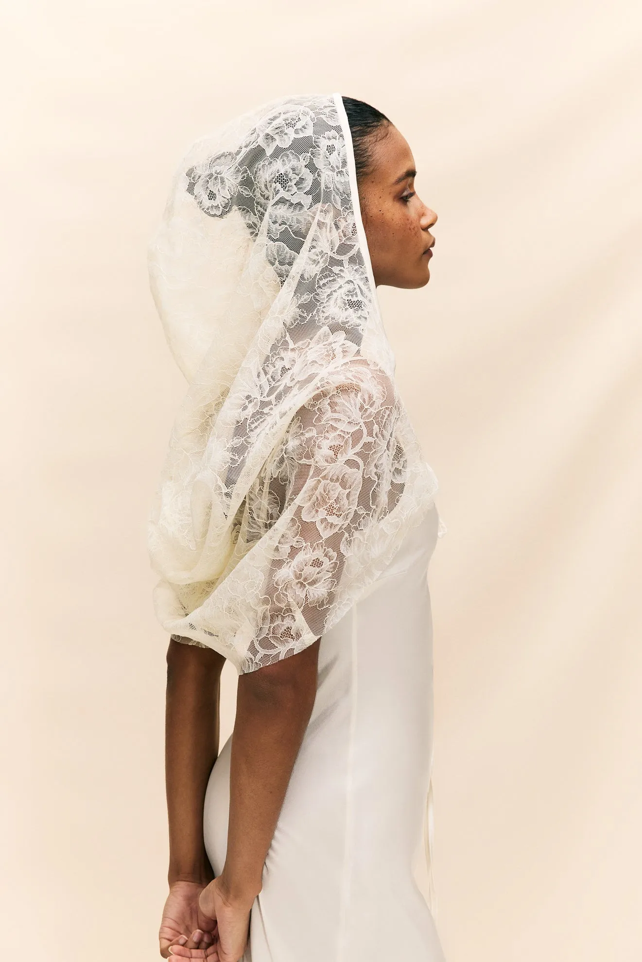 IVORY LACE HOODED VEIL (MADE TO ORDER) sold by De La Vali product image thumbnail 2
