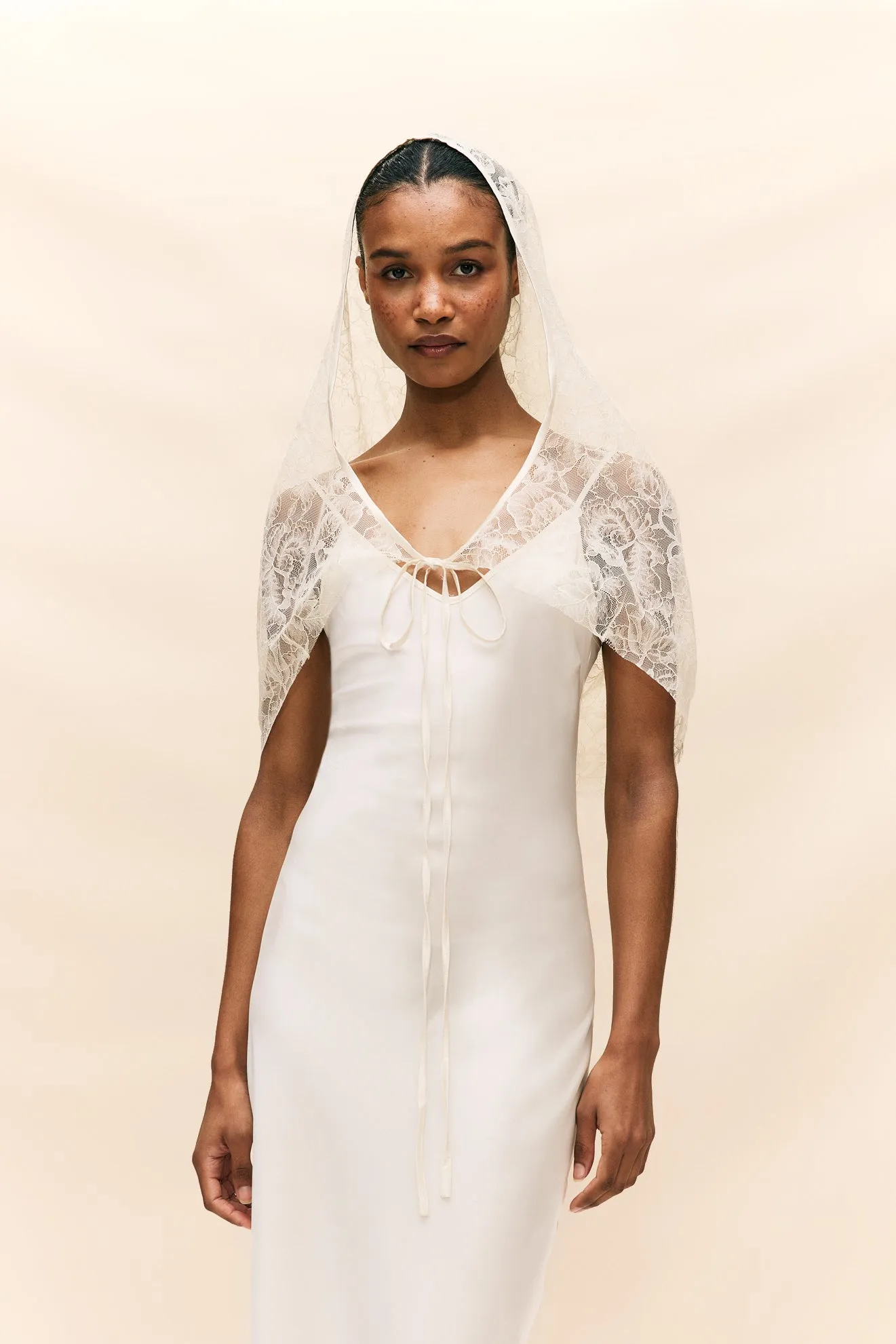 IVORY LACE HOODED VEIL (MADE TO ORDER) sold by De La Vali product image thumbnail 3