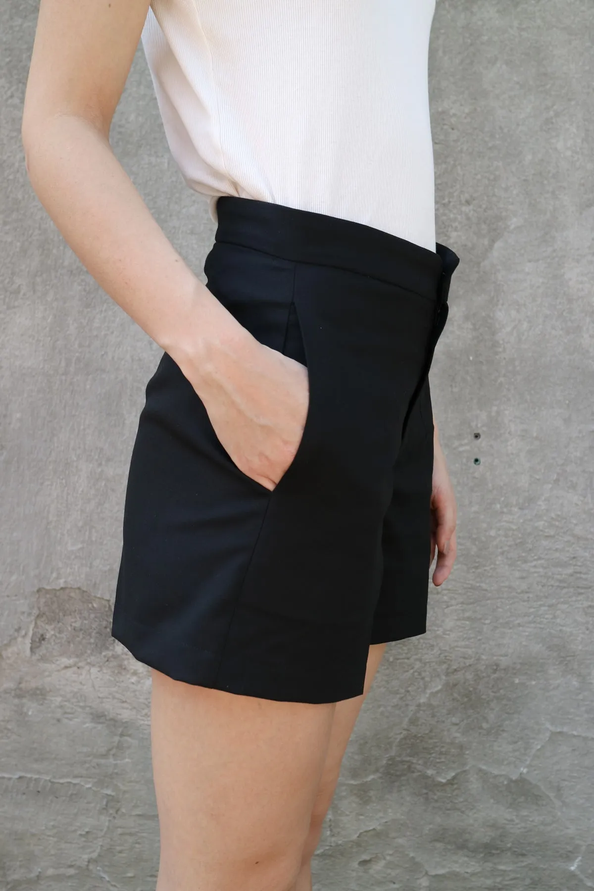 TROUSER SHORT IN BLACK LIGHTWEIGHT WOOL - SUPER 120s WOOL (ARCHIVAL FABRIC) sold by Chava Studio product image thumbnail 4
