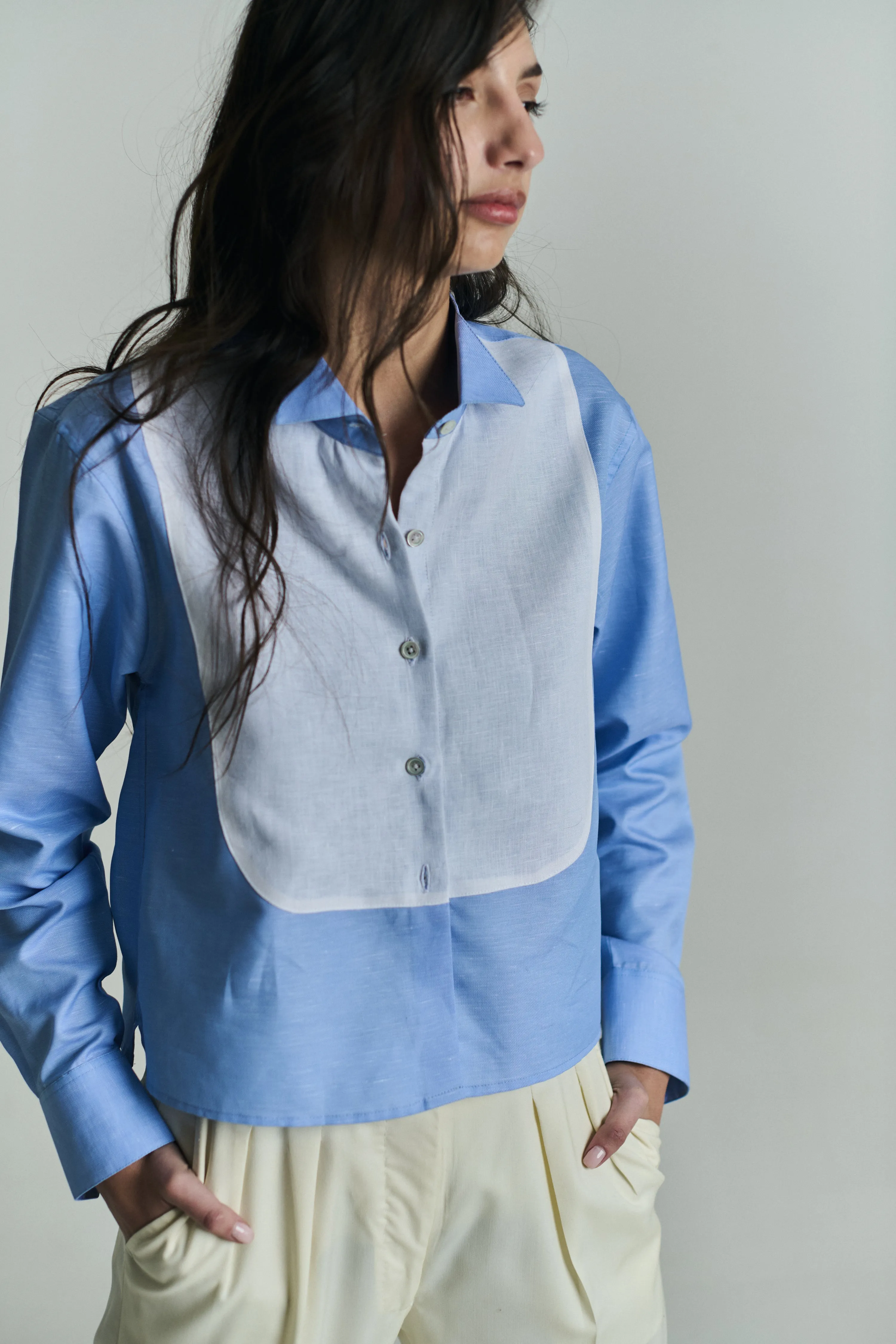 CROPPED TUXEDO SHIRT IN BLUE LINEN sold by Chava Studio product image thumbnail 3