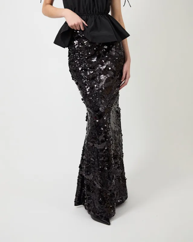 The Johanne skirt in black sold by Aknvas